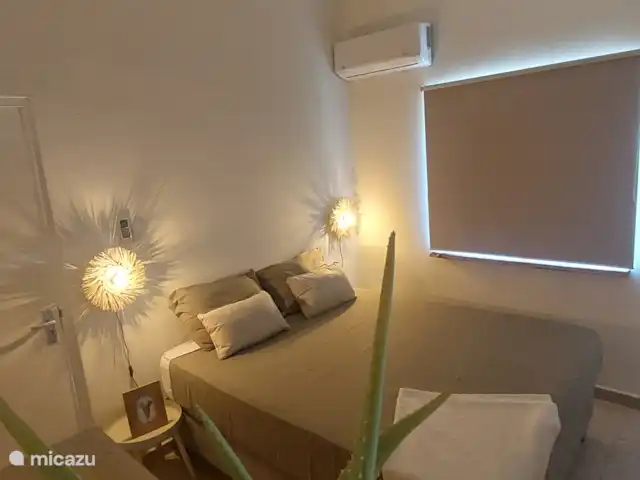 Palapa Sea View huren in Curaçao, Banda Abou (west), Fontein - appartement Slaapkamer met airco en fan
