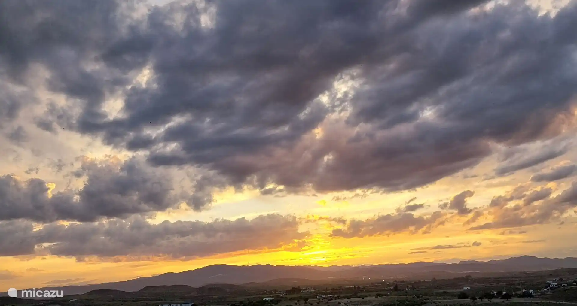 Blick auf die untergehende Sonne.