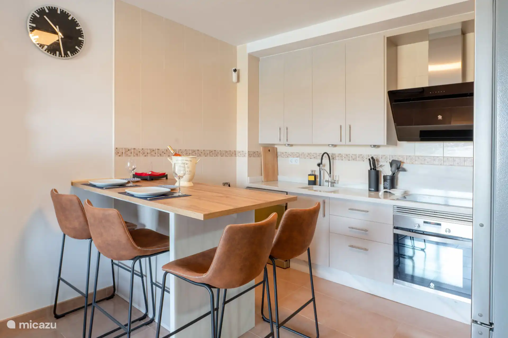 Küche mit Frühstücksbar