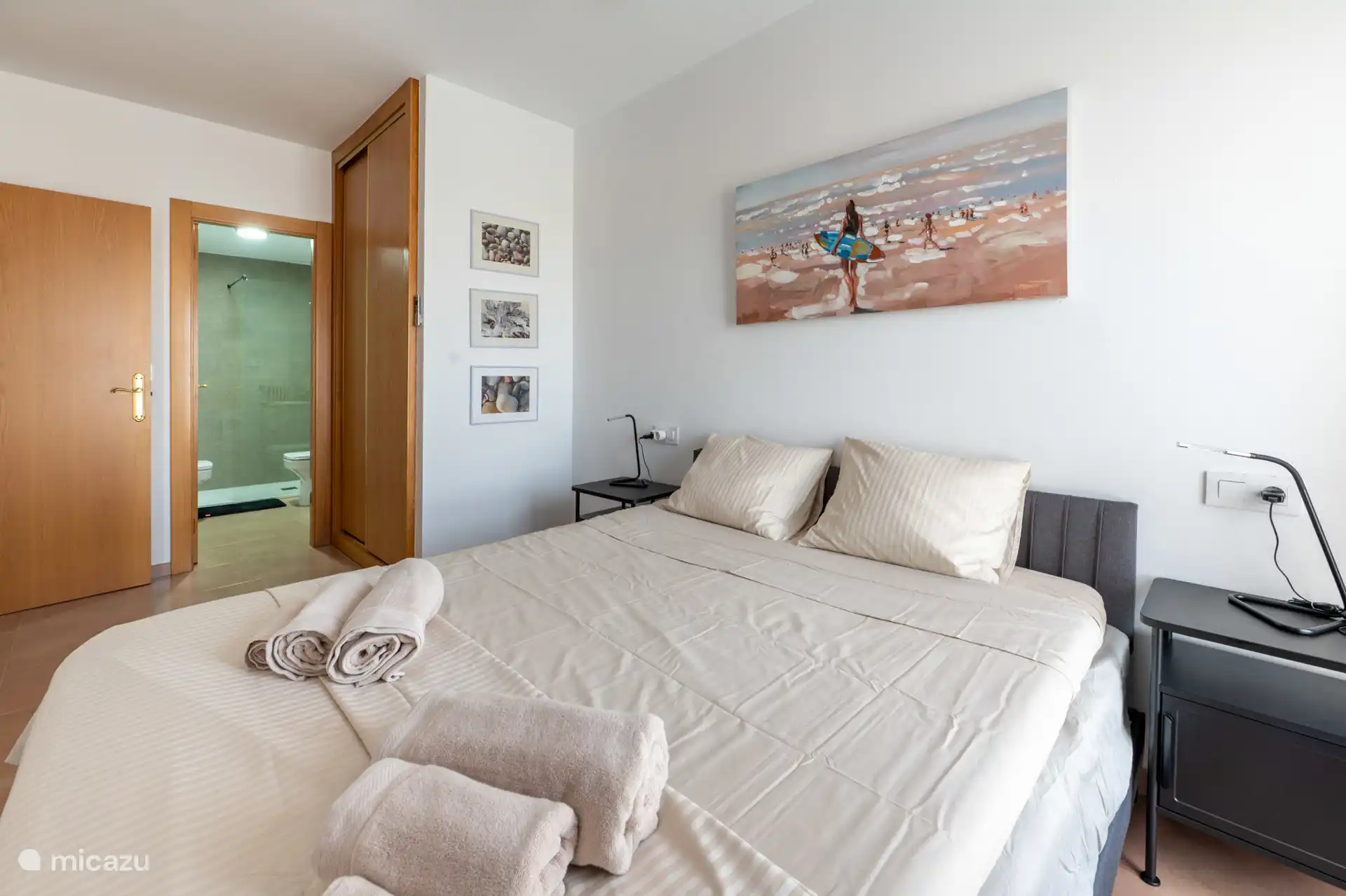 Hauptschlafzimmer mit Blick auf das Badezimmer