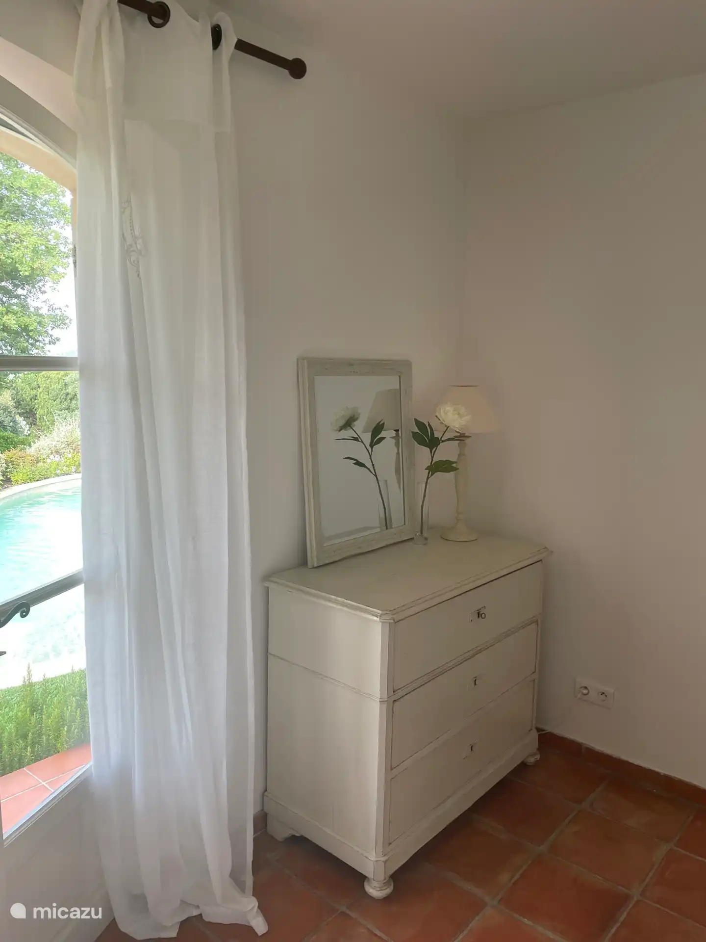 Chambre 2 - Commode