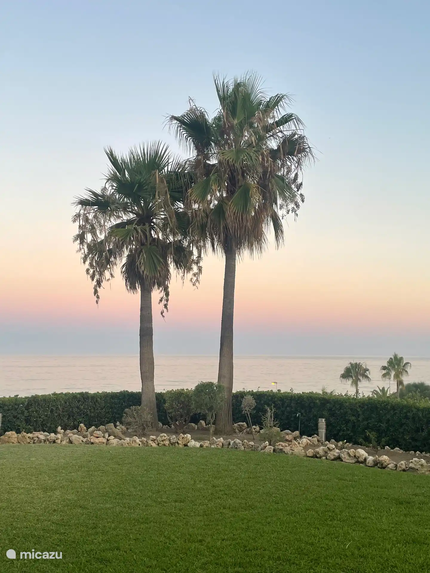 Vista desde la sala de estar y el dormitorio. 