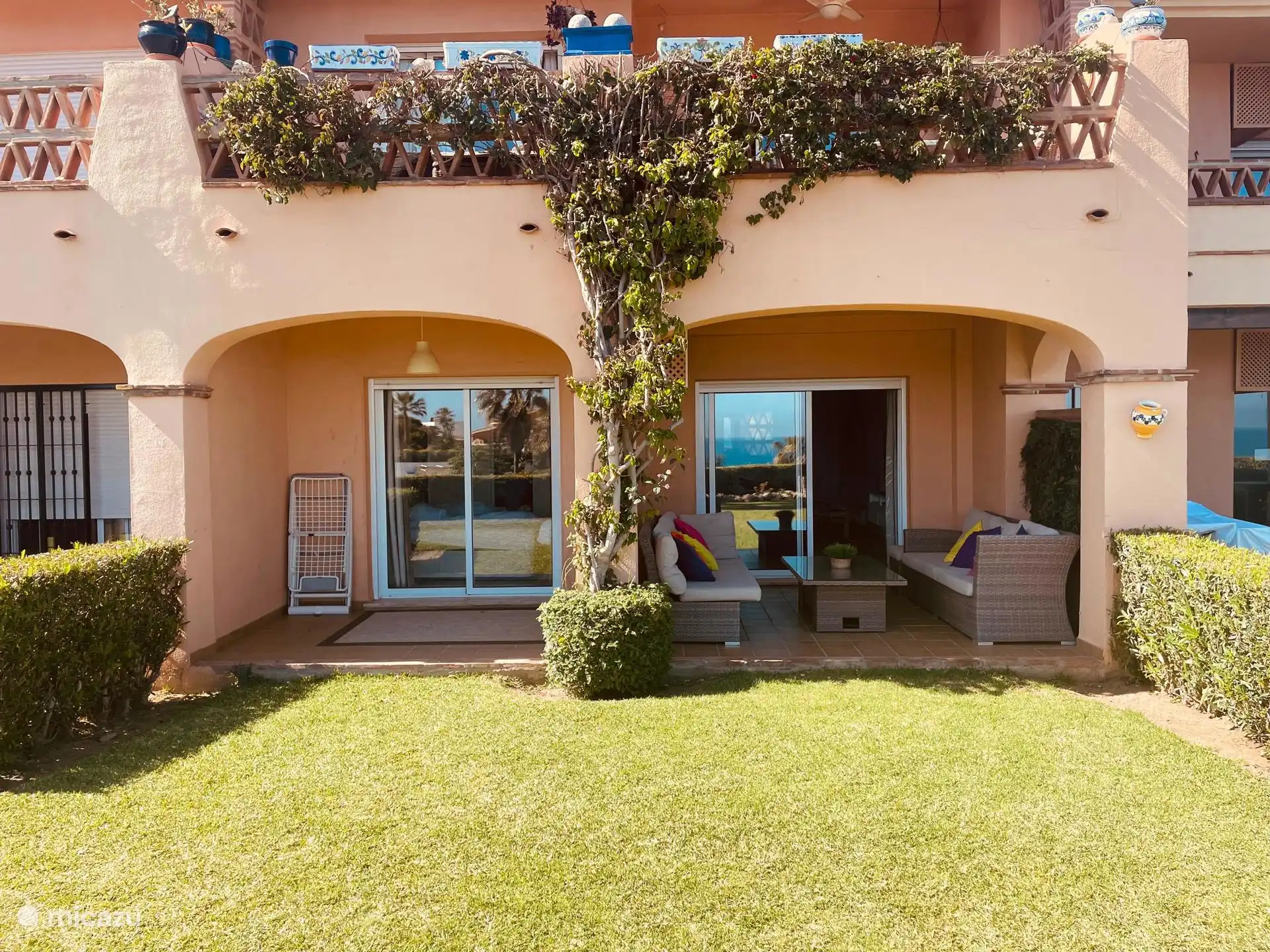 Apartamento con vista frontal.