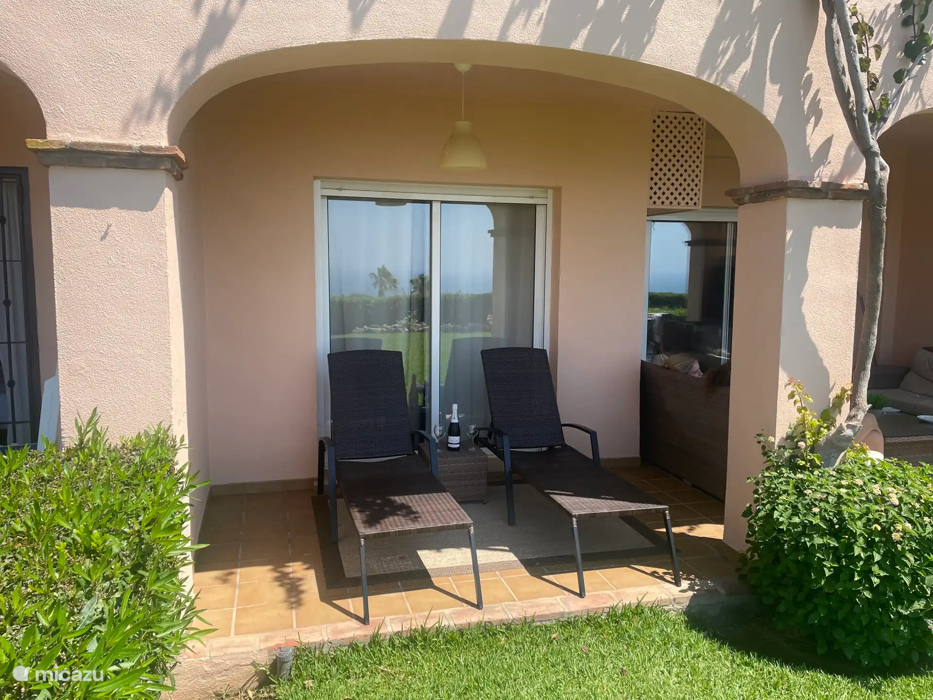 Terraza frente al dormitorio principal. 