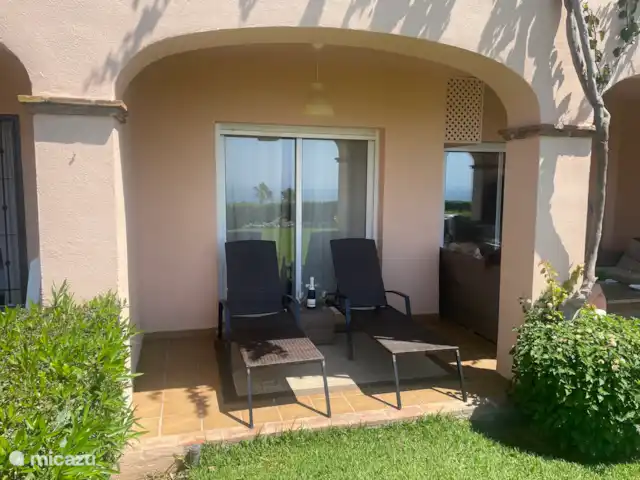 Location de Vacances Espagne, Costa del Sol, Mijas Costa, appartement - La Joya Mijas première ligne Vue sur la mer  Terrasse en face de la chambre principale.