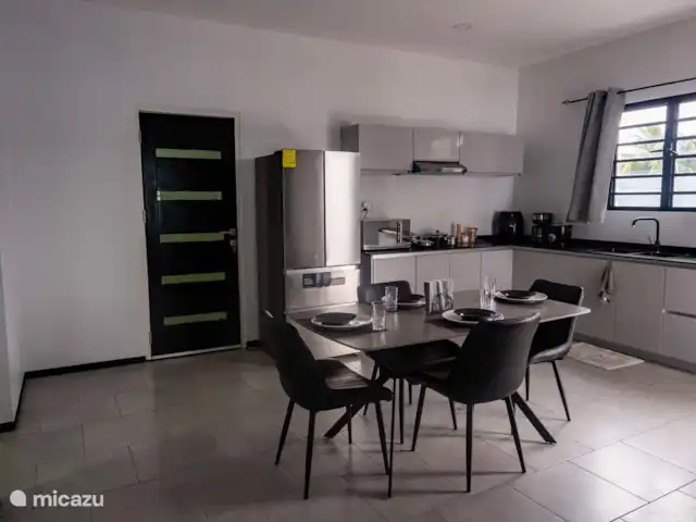 Luxe appartementen met zwembad. huren in Suriname, Paramaribo, Paramaribo - villa keuken/eetkamer