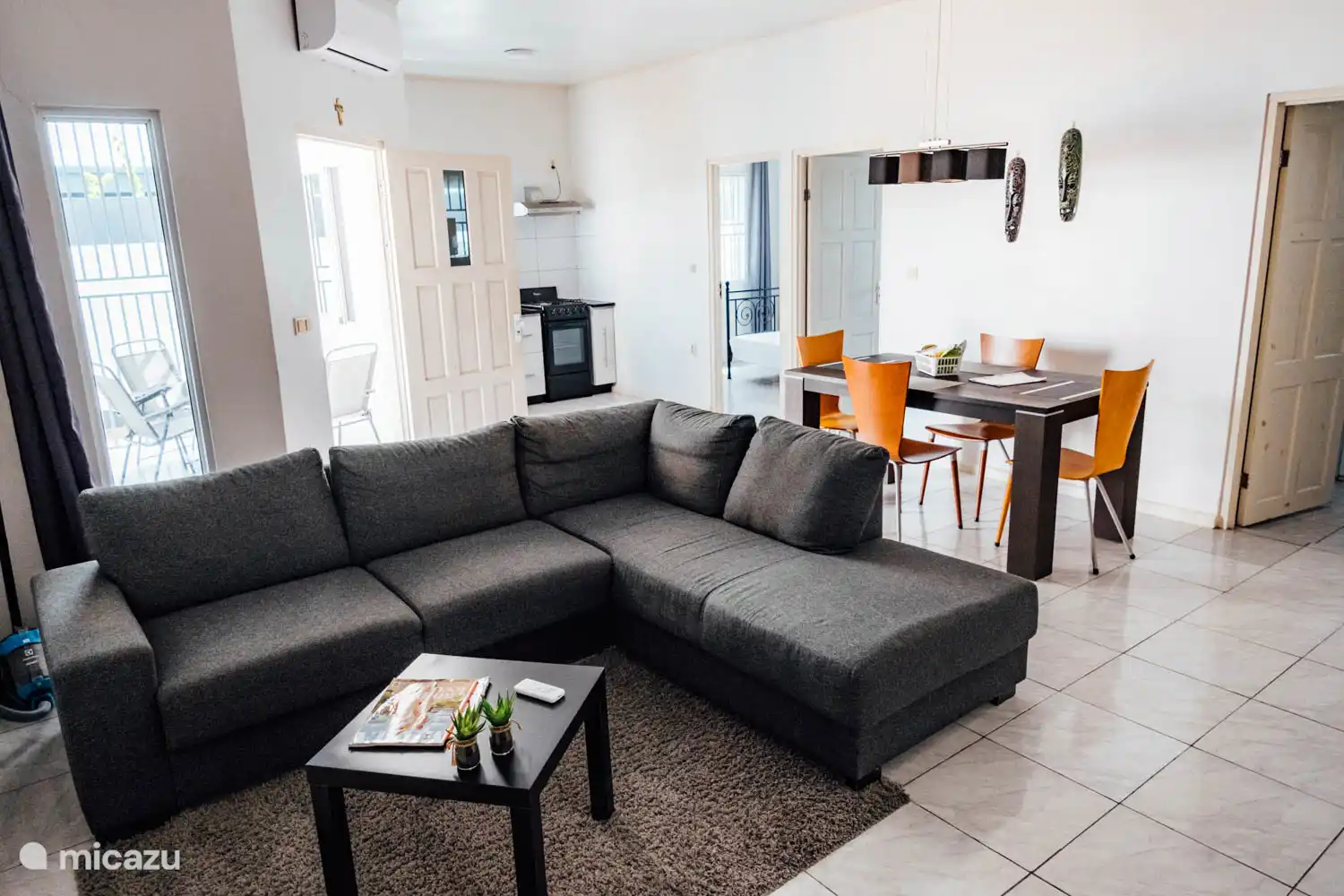 living room, dining table