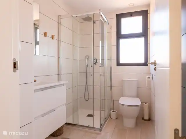 Penthouse with rooftop terrace huren in Spanje, Costa Blanca, Orihuela - appartement badkamer