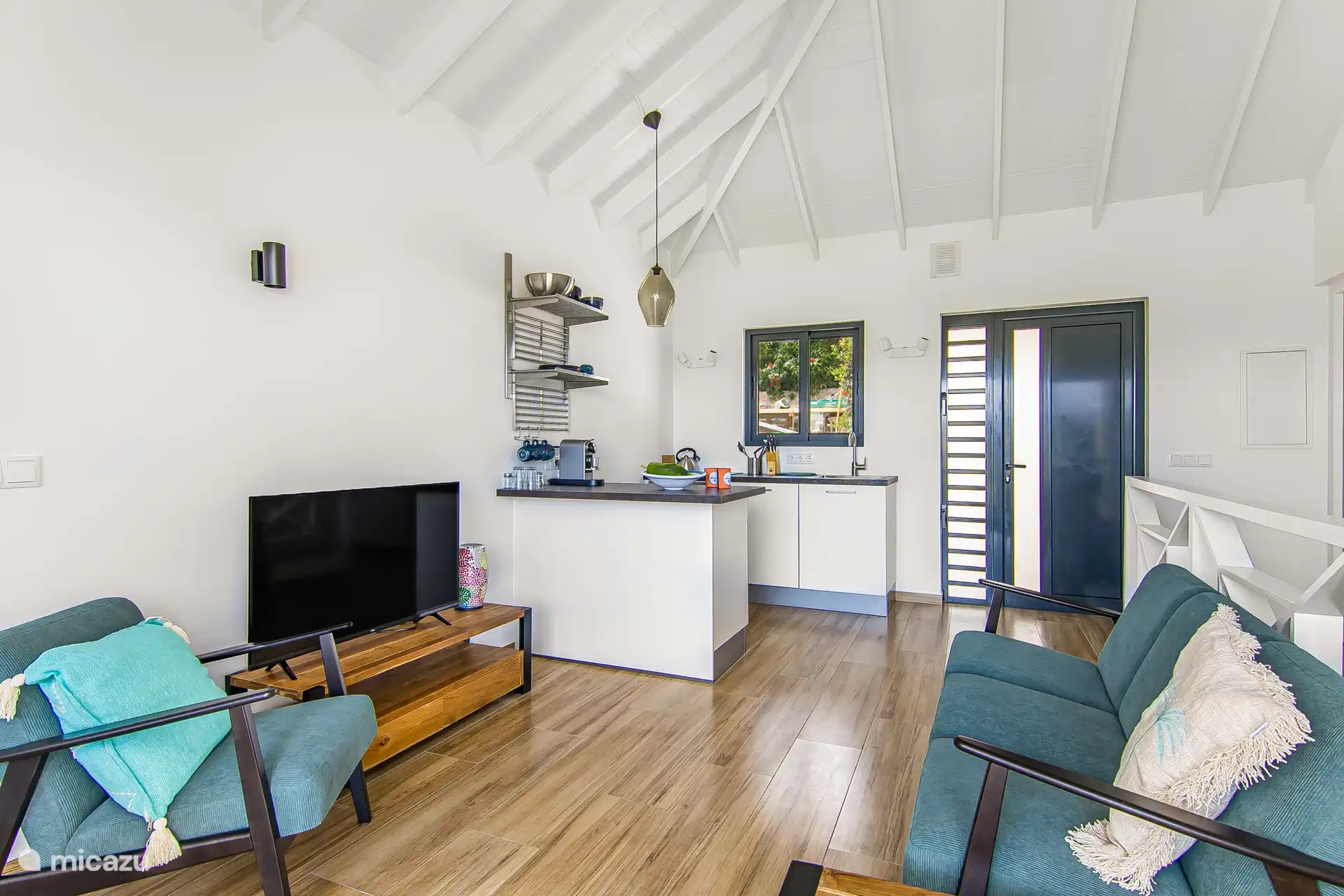 Luxe open keuken met vaatwasser en 4 pits inductie