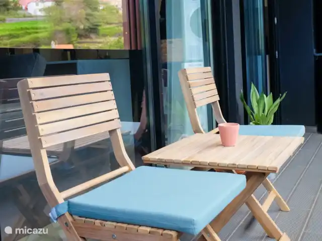Appartement familial à Madère | Portugal, Madère, Machico - appartement Sur le balcon, vous pourrez déguster une tasse de café ou de thé, tandis que la lumière du soleil vous réchauffe le matin.