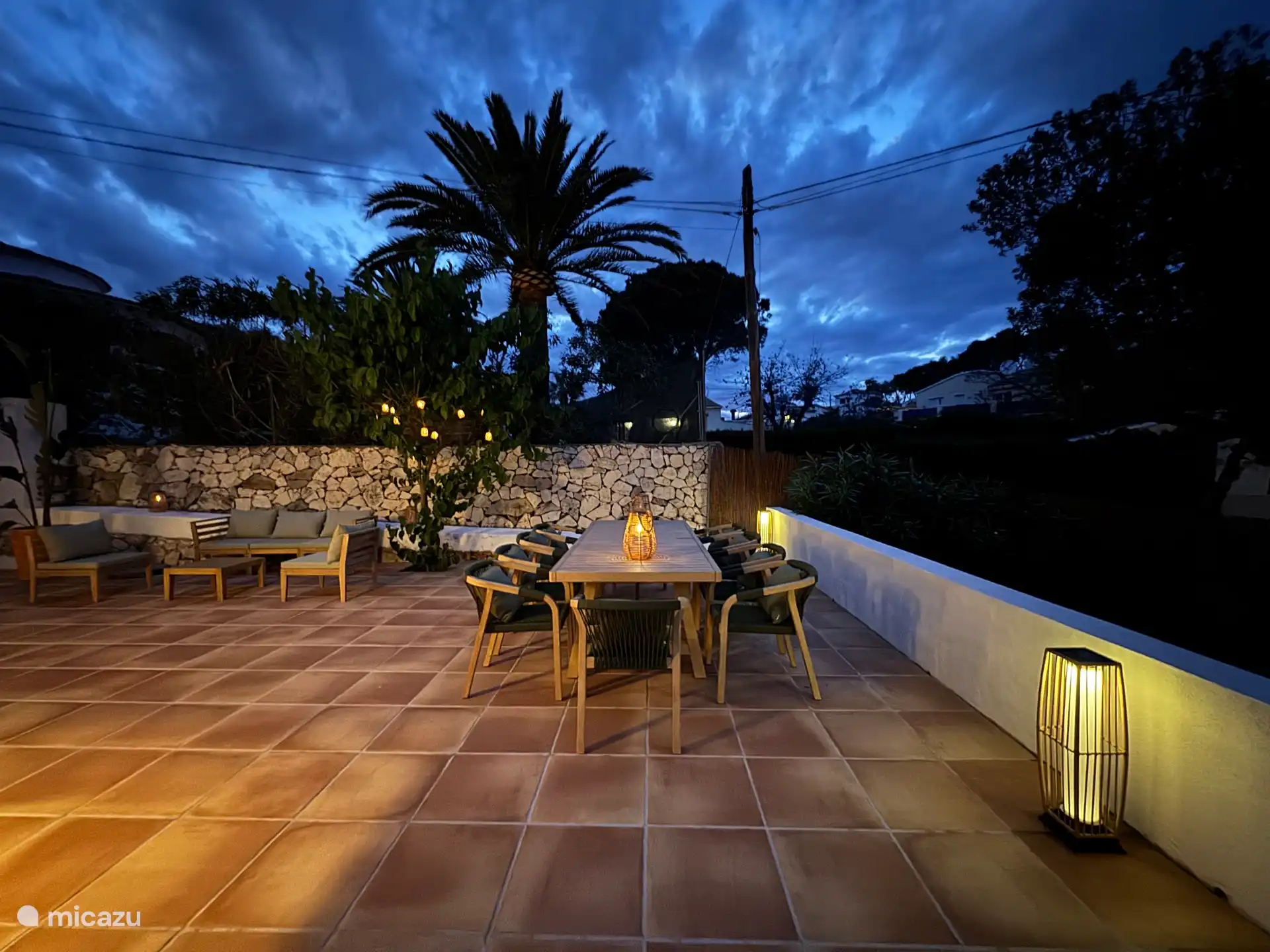 Terras in de avond