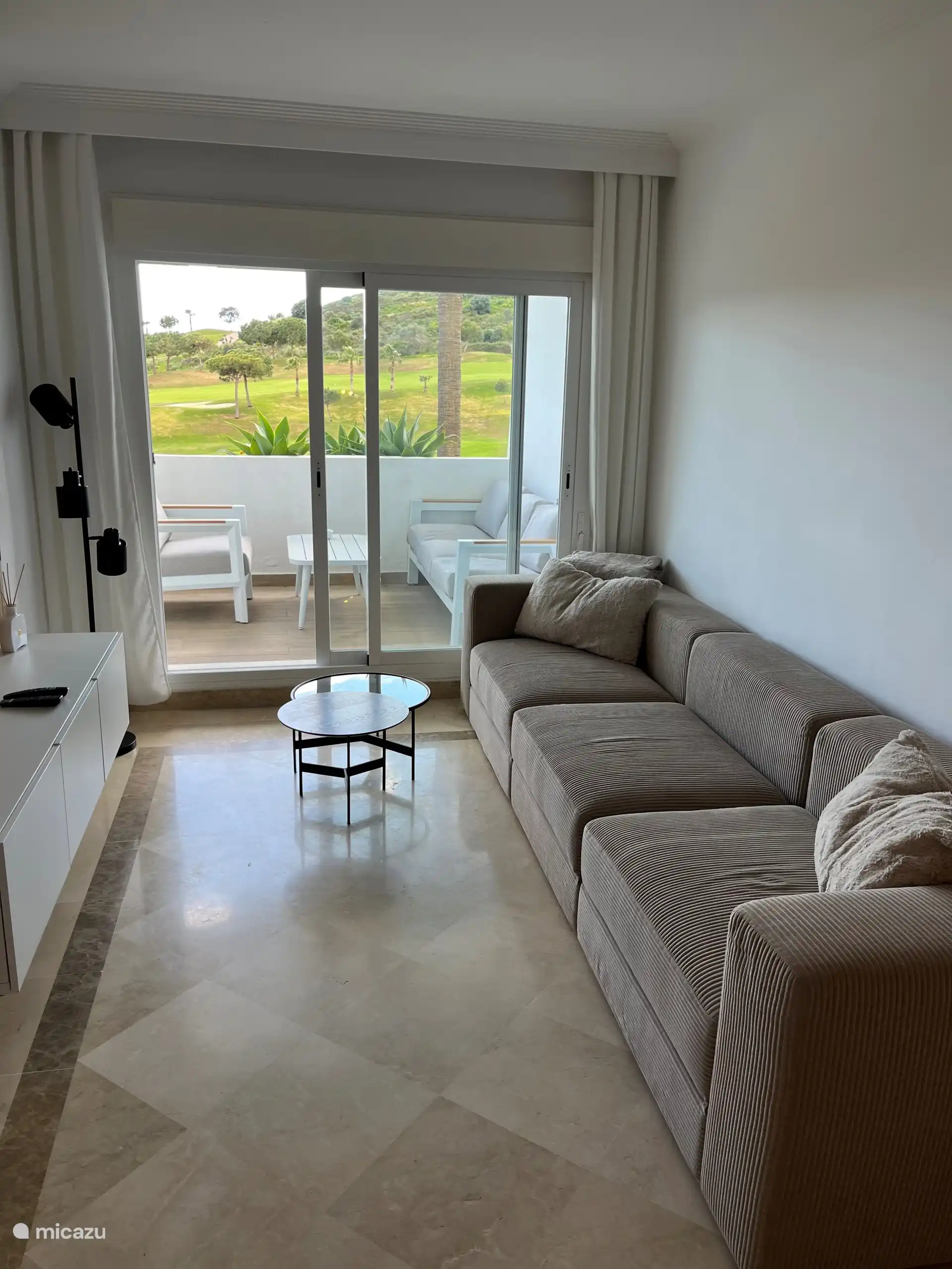 Sitzecke vom Zugang zum Balkon.