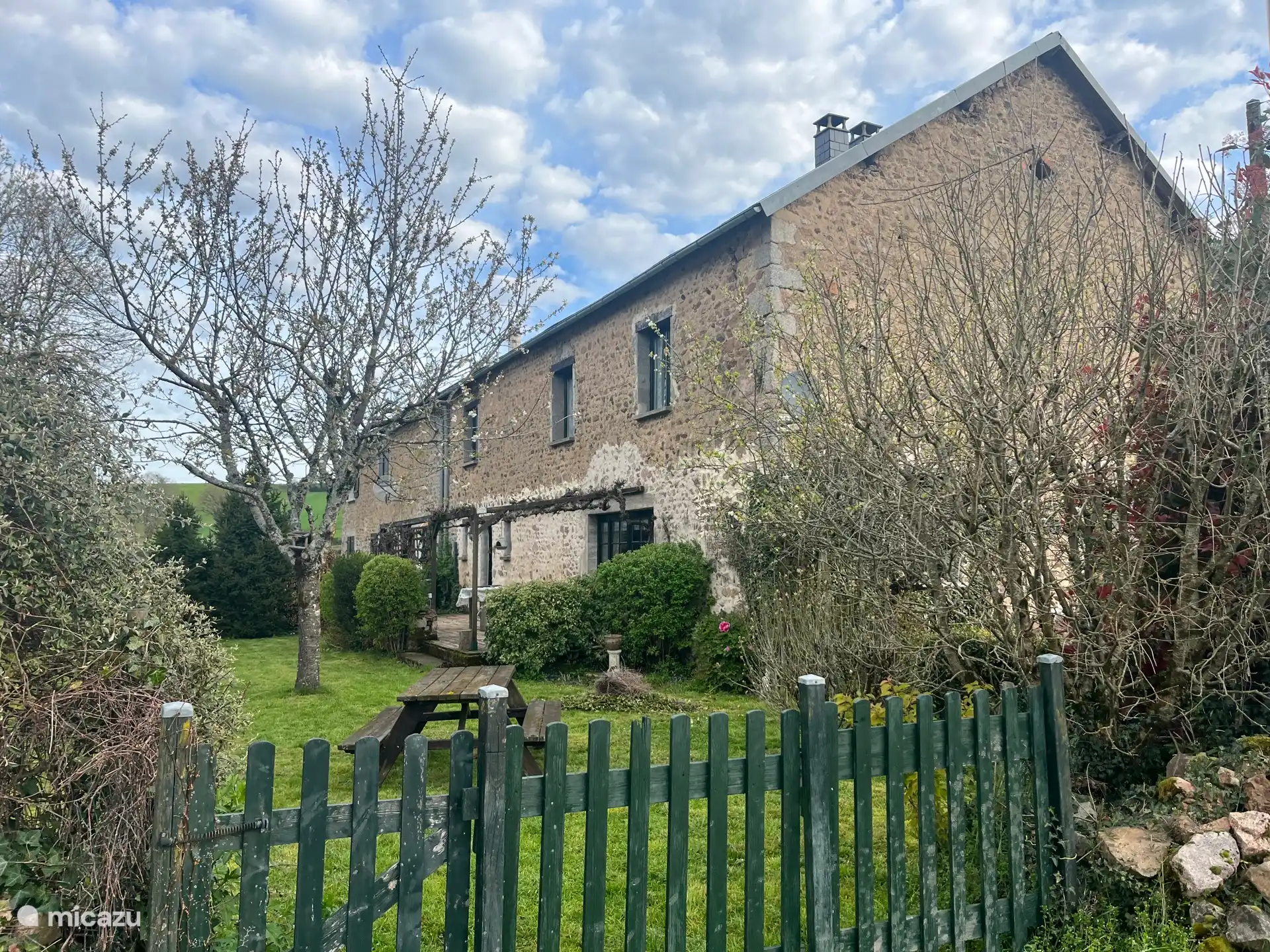 Tuin wanneer de Lente net is begonnen