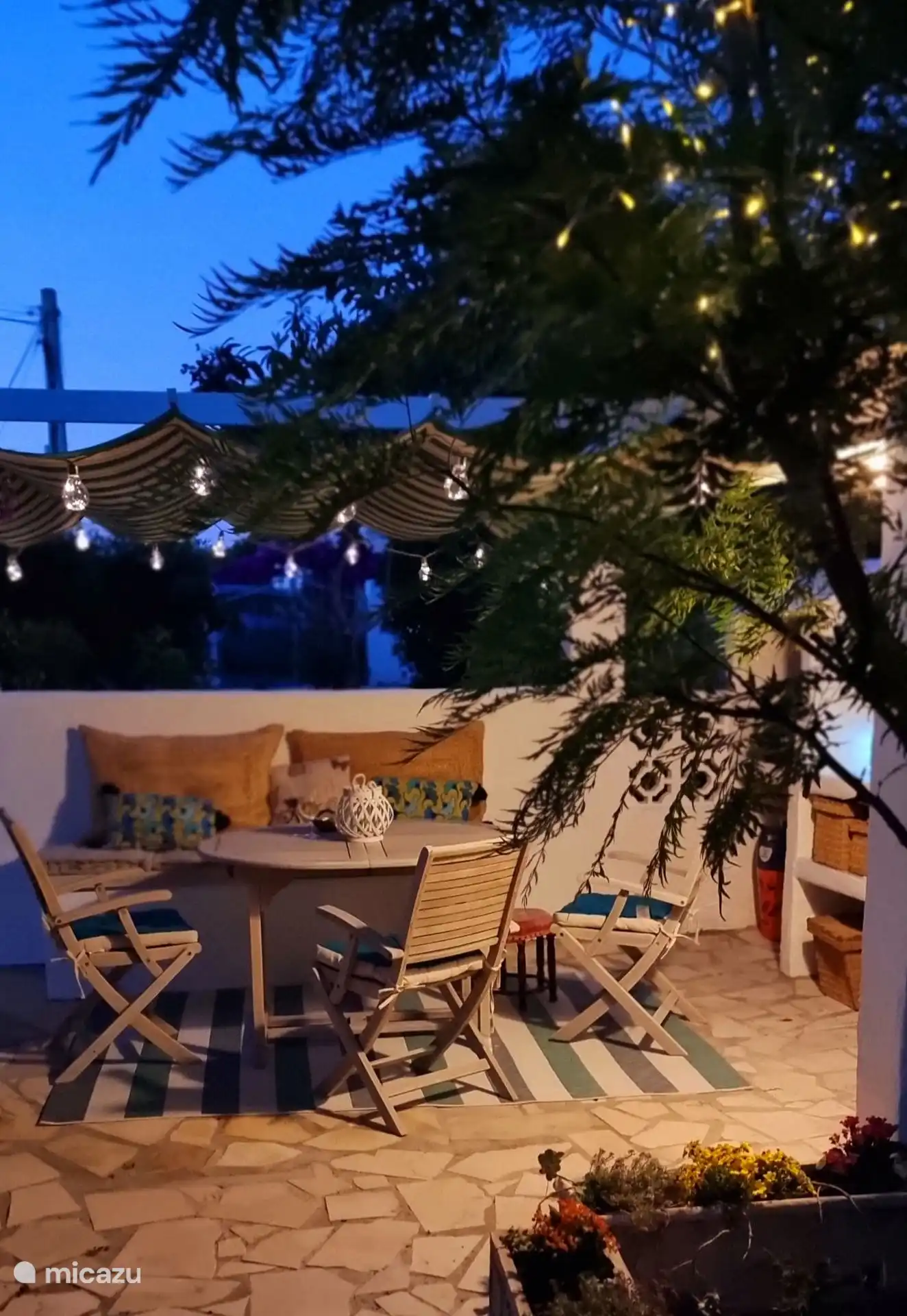 Grillplatz im Freien mit Gasherd, ideal zum Kochen und Essen im Freien.