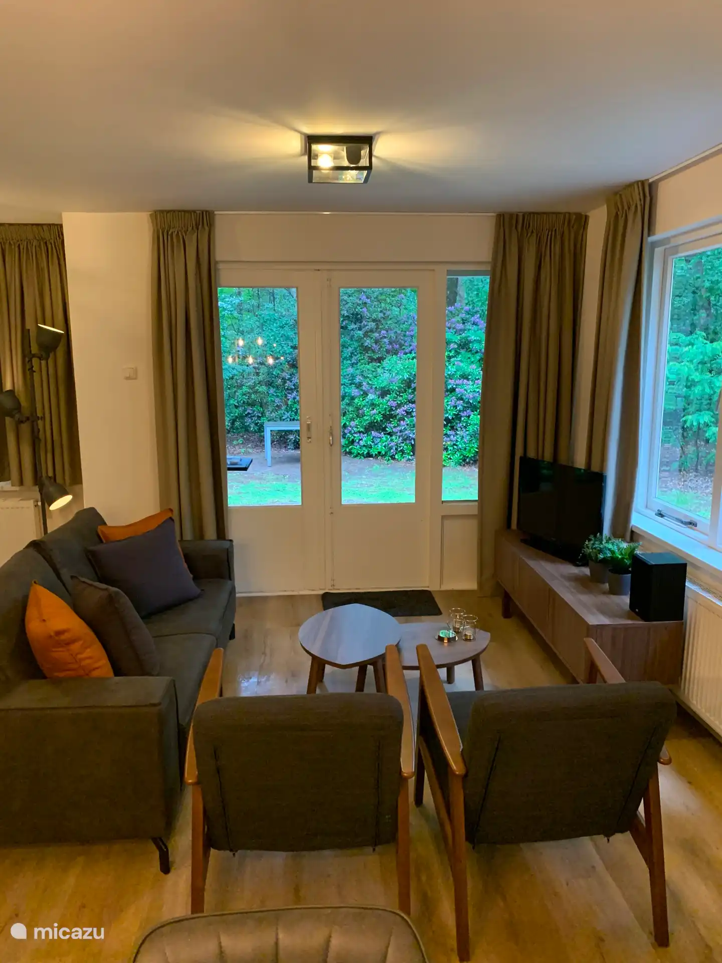 Sitzecke mit Blick auf den Garten