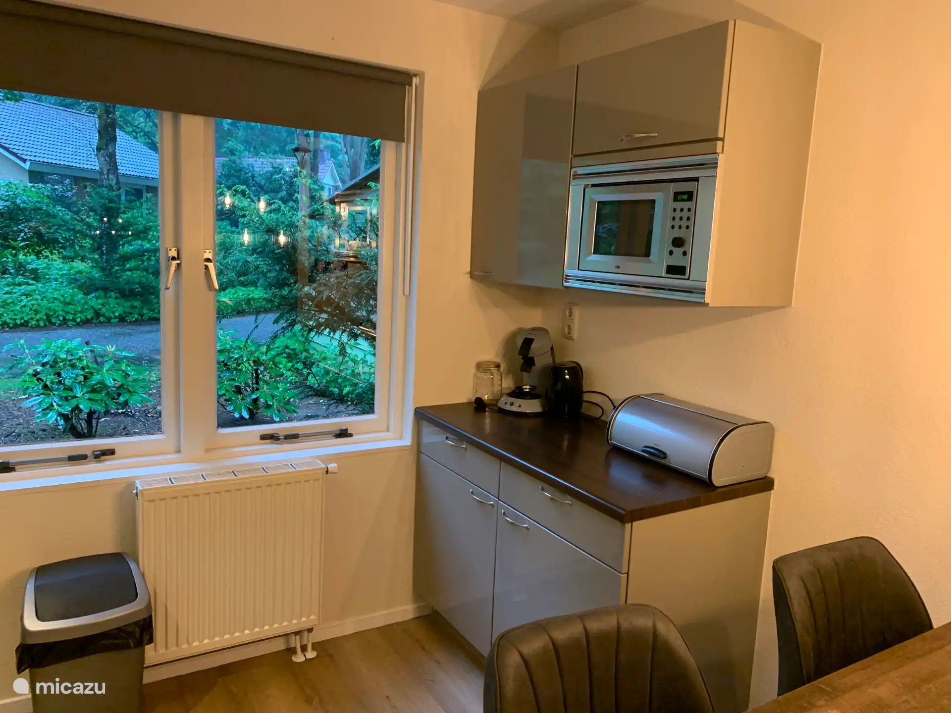 Küchenzeile mit Kaffeeecke