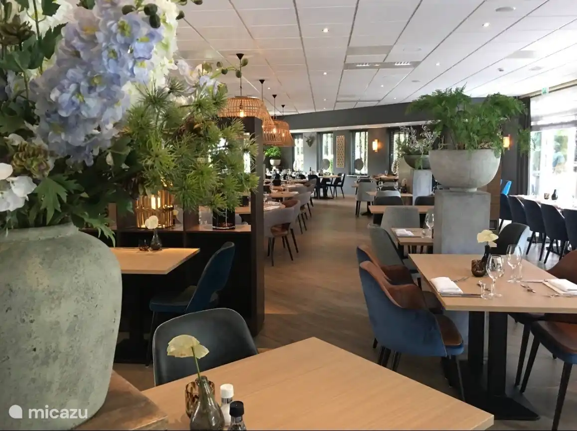 Dining room hotel De Werelt.