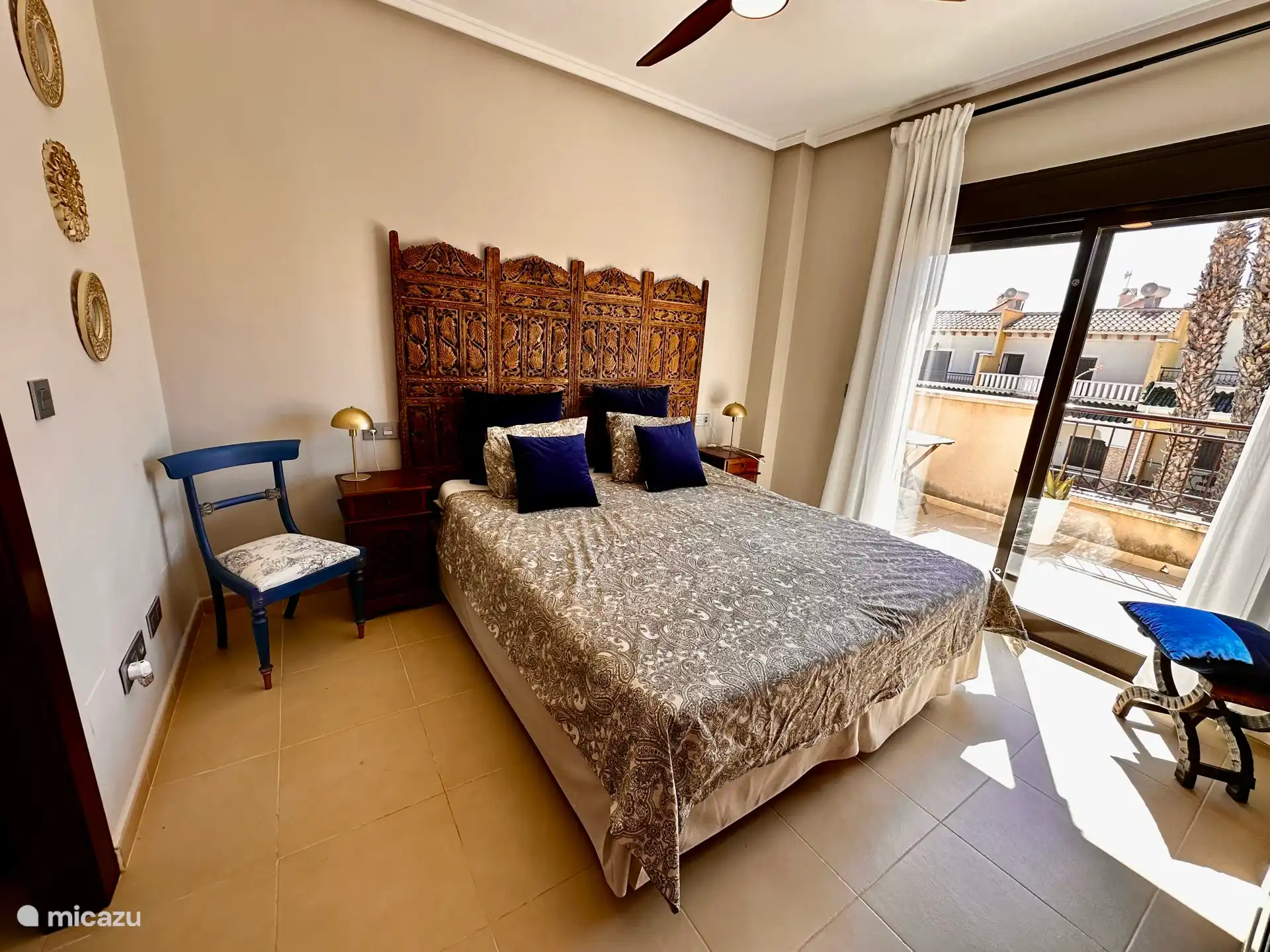 Master mit Zugang zum Balkon