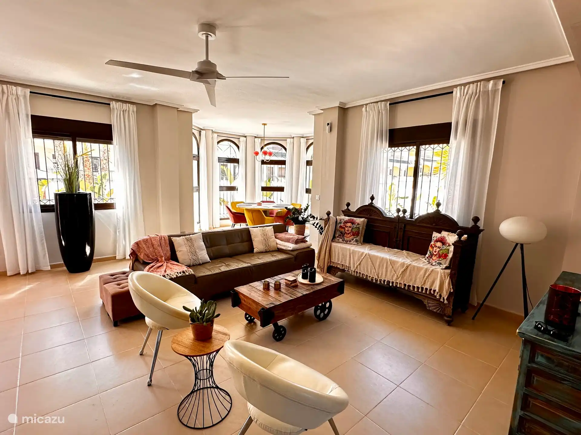 Wohnzimmer mit Sitzecke