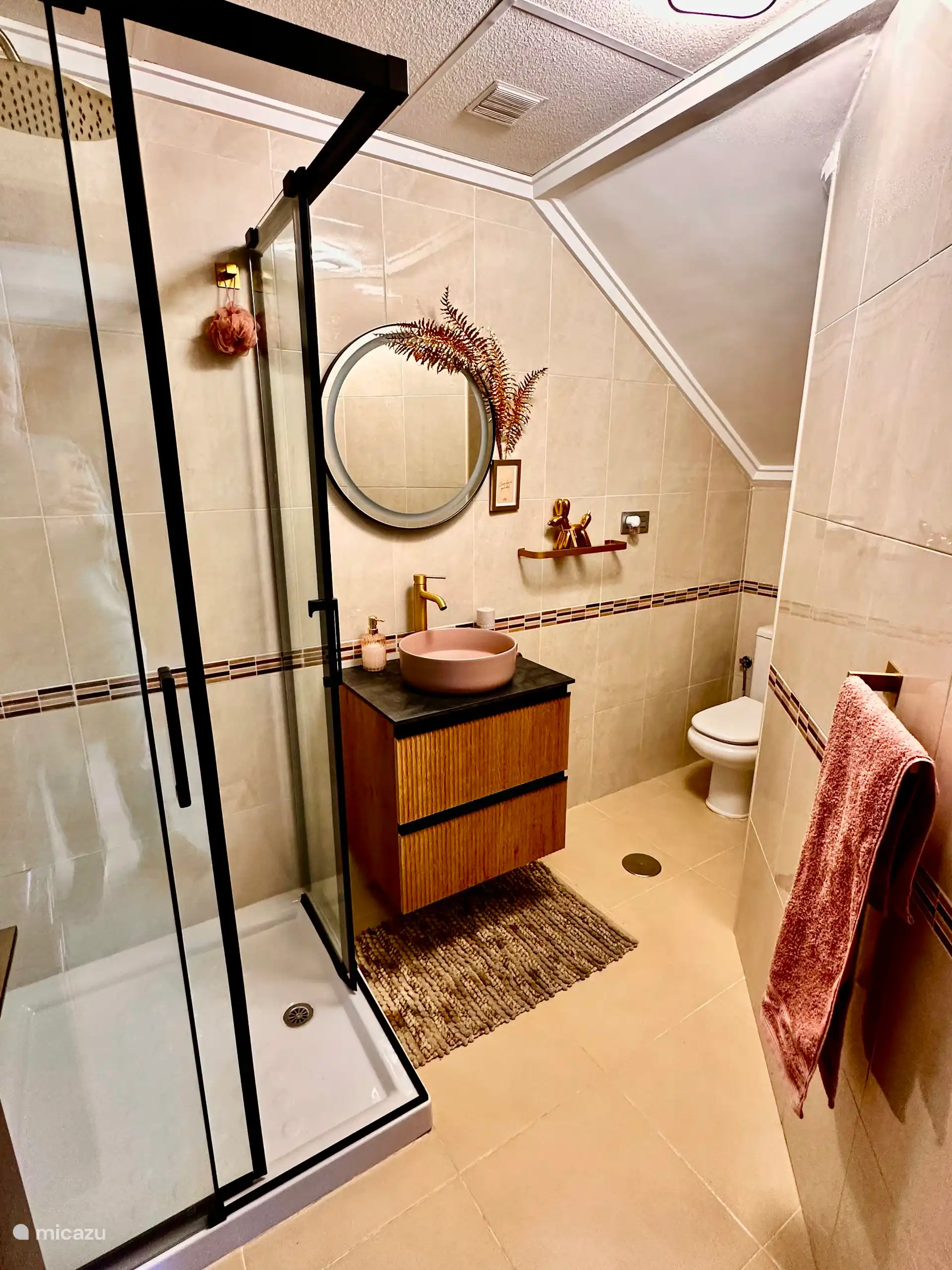 Badezimmer im Erdgeschoss