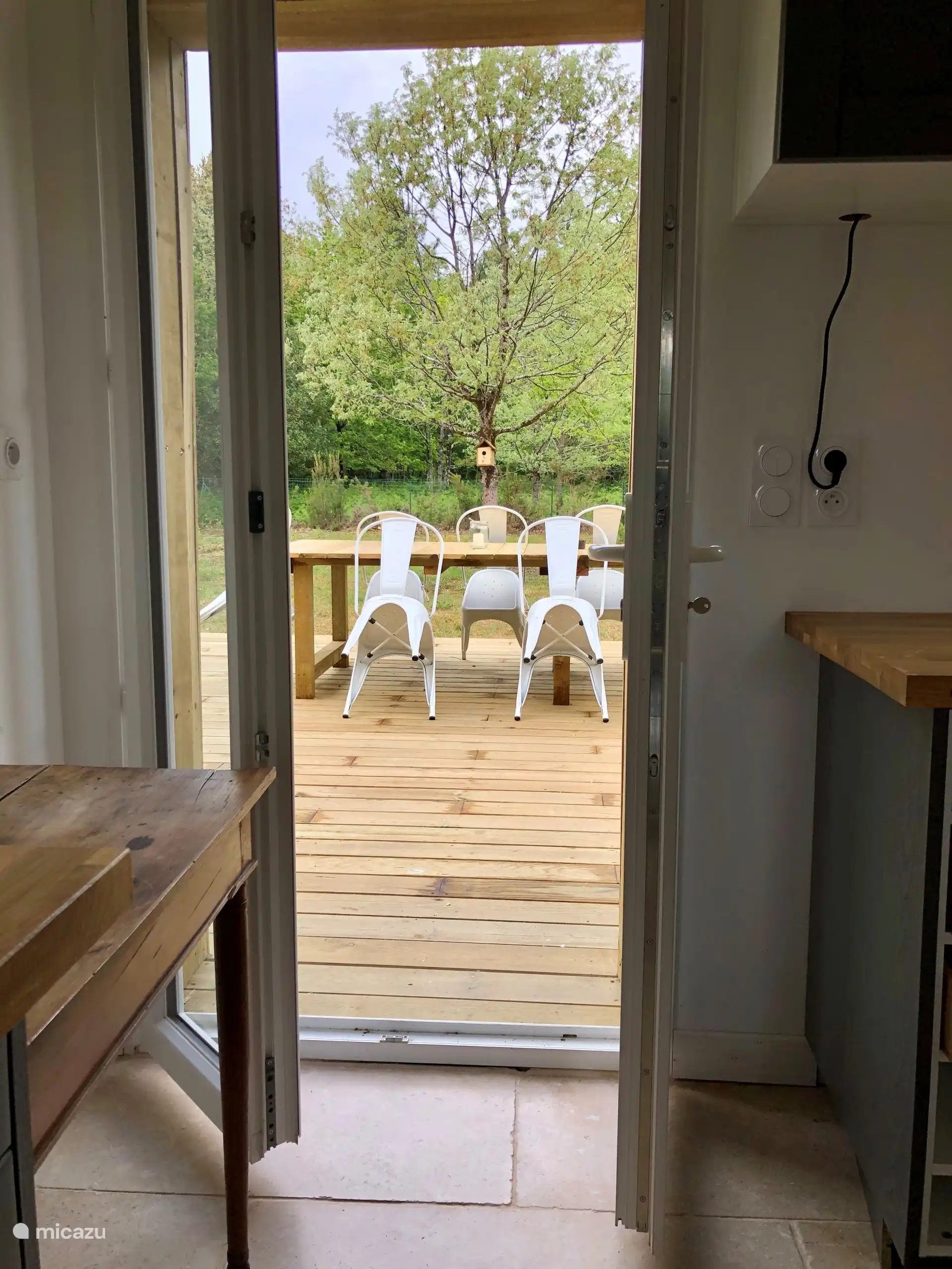 Une vue de la terrasse de l’intérieur