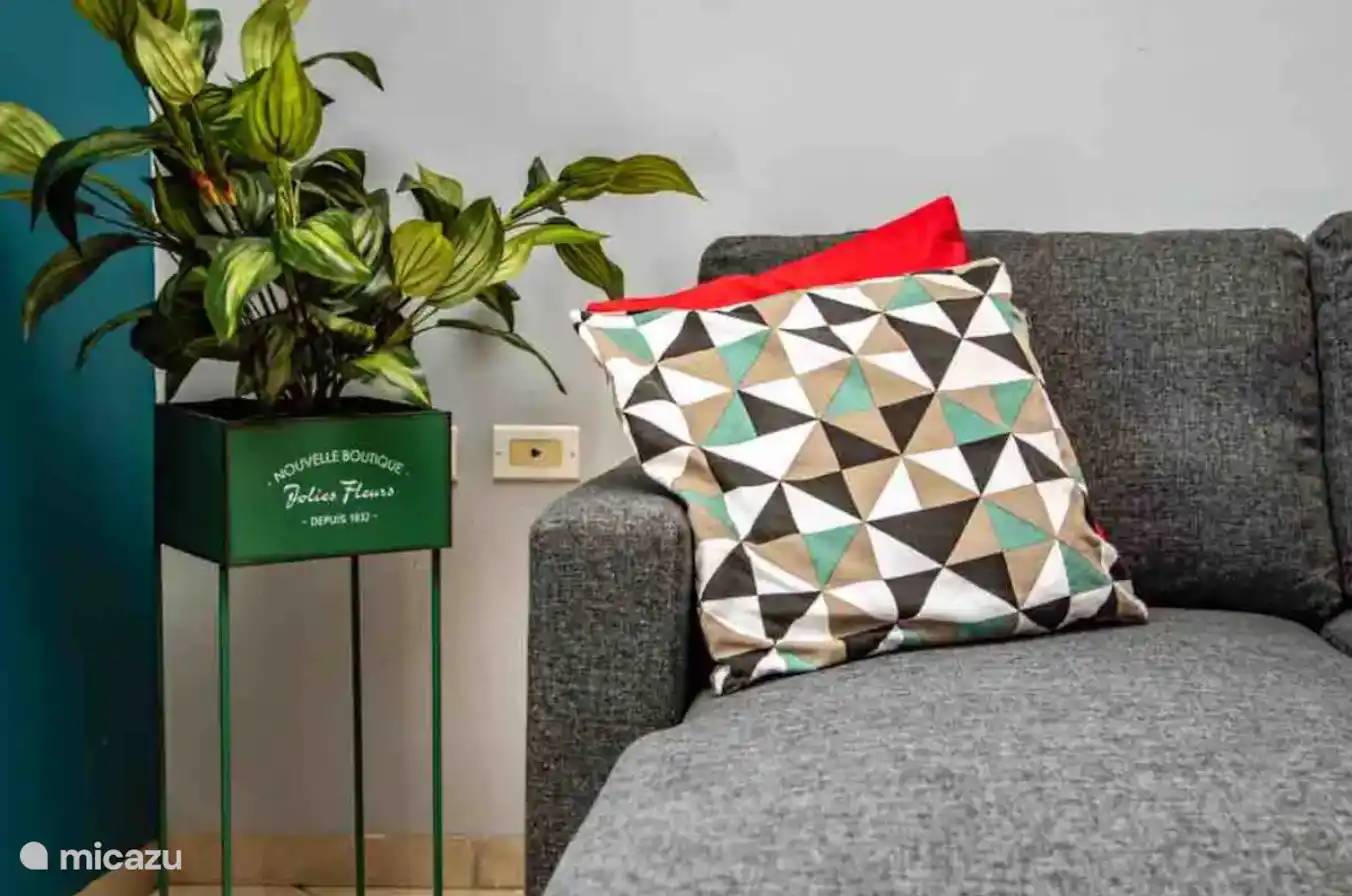 Das Sofa im Wohnzimmer.