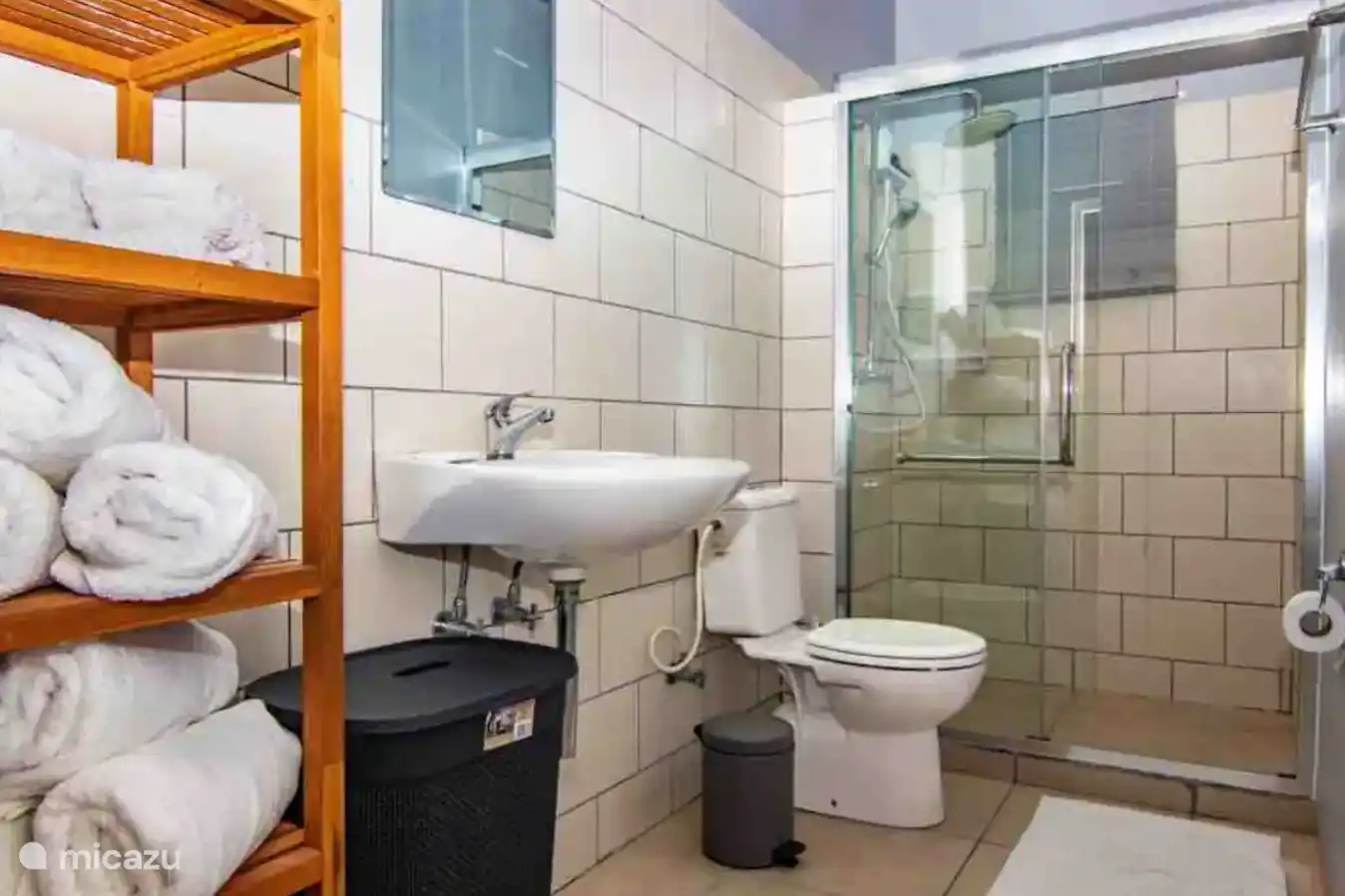 Das Badezimmer. Wir stellen während Ihres Aufenthalts Handtücher, Strandtücher, Shampoo, Duschgel und Spülung zur Verfügung.