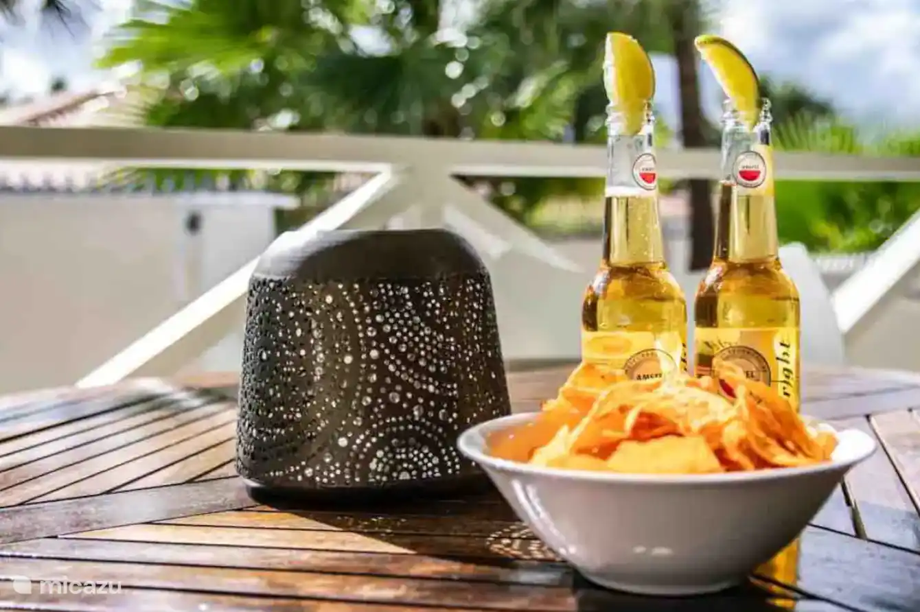 Entspannen Sie sich auf dem schönen Balkon.