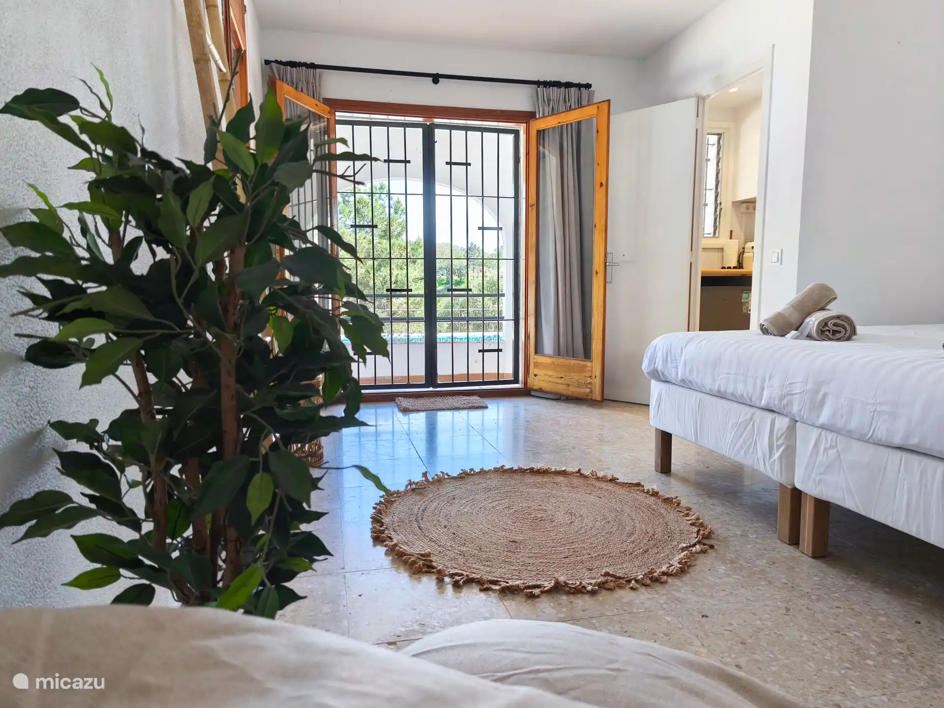 Slaapkamer 3 met twee eenpersoonsbedden - matrastopper beschikbaar!