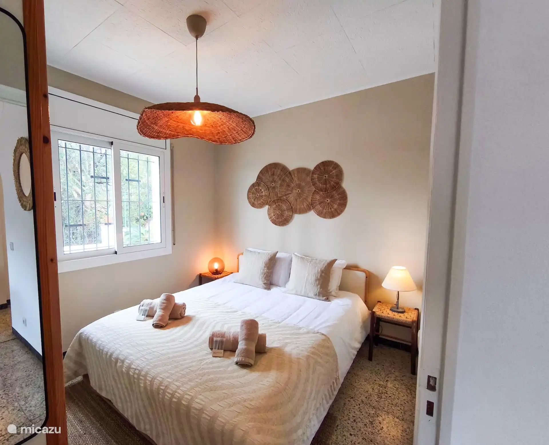 Slaapkamer 1, met tweepersoonsbed (1.60) voorzien van comfortabele matrastopper