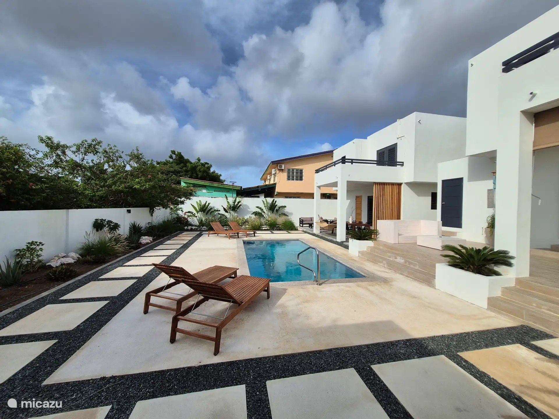 Tropical garden & pool