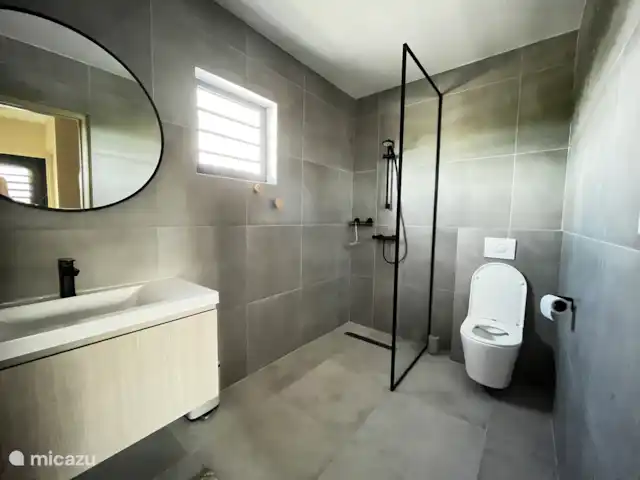 Location de Vacances Curaçao, Curaçao-Centre, Willemstad, maison de vacances - Casa June Curaçao Salle de bain à l’étage
