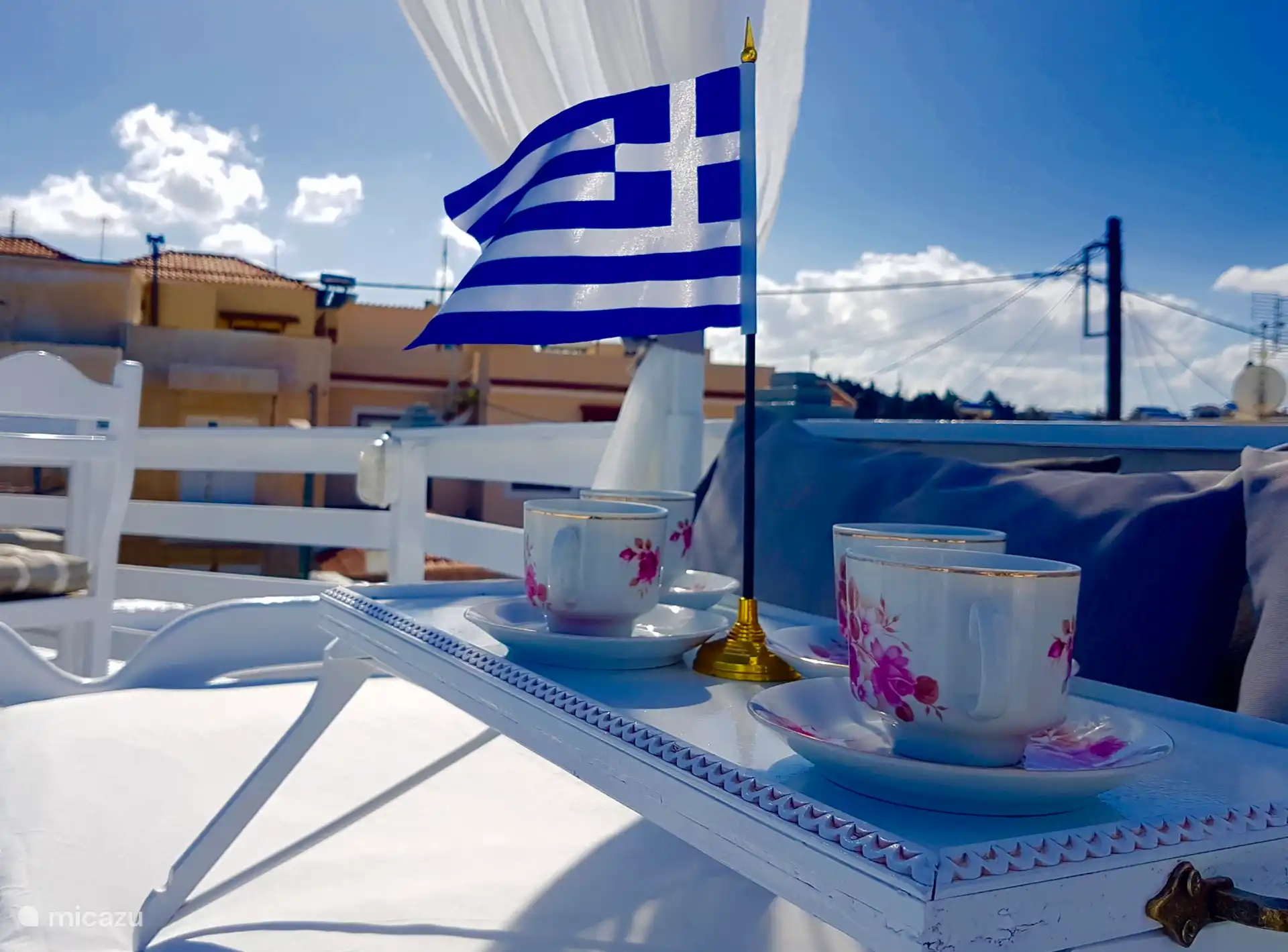 Koffie in de zon op het dak misschien?