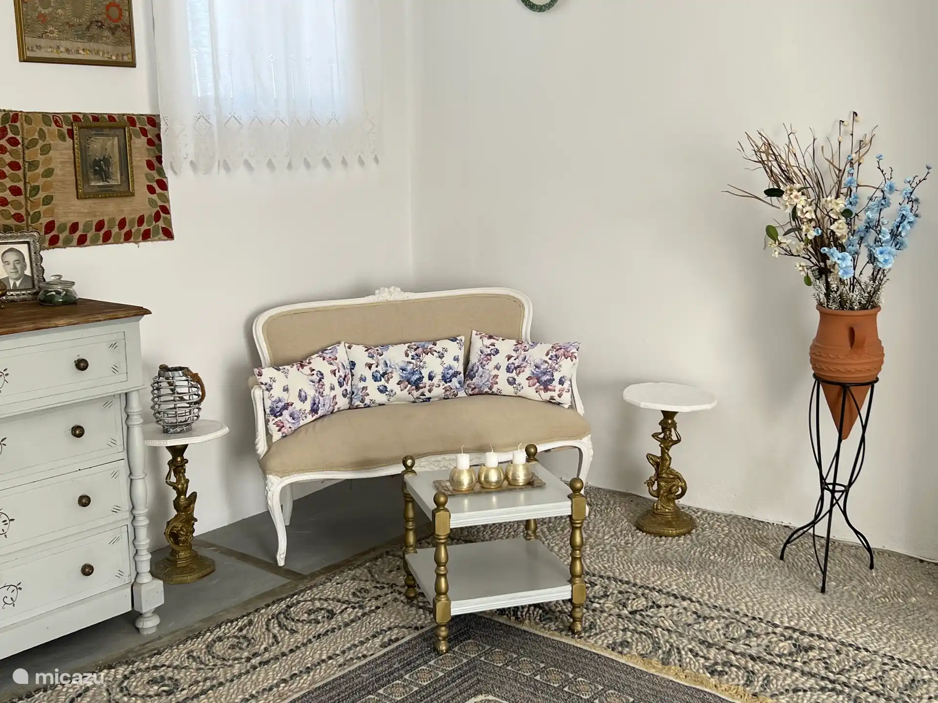 Een bankje in de hoek