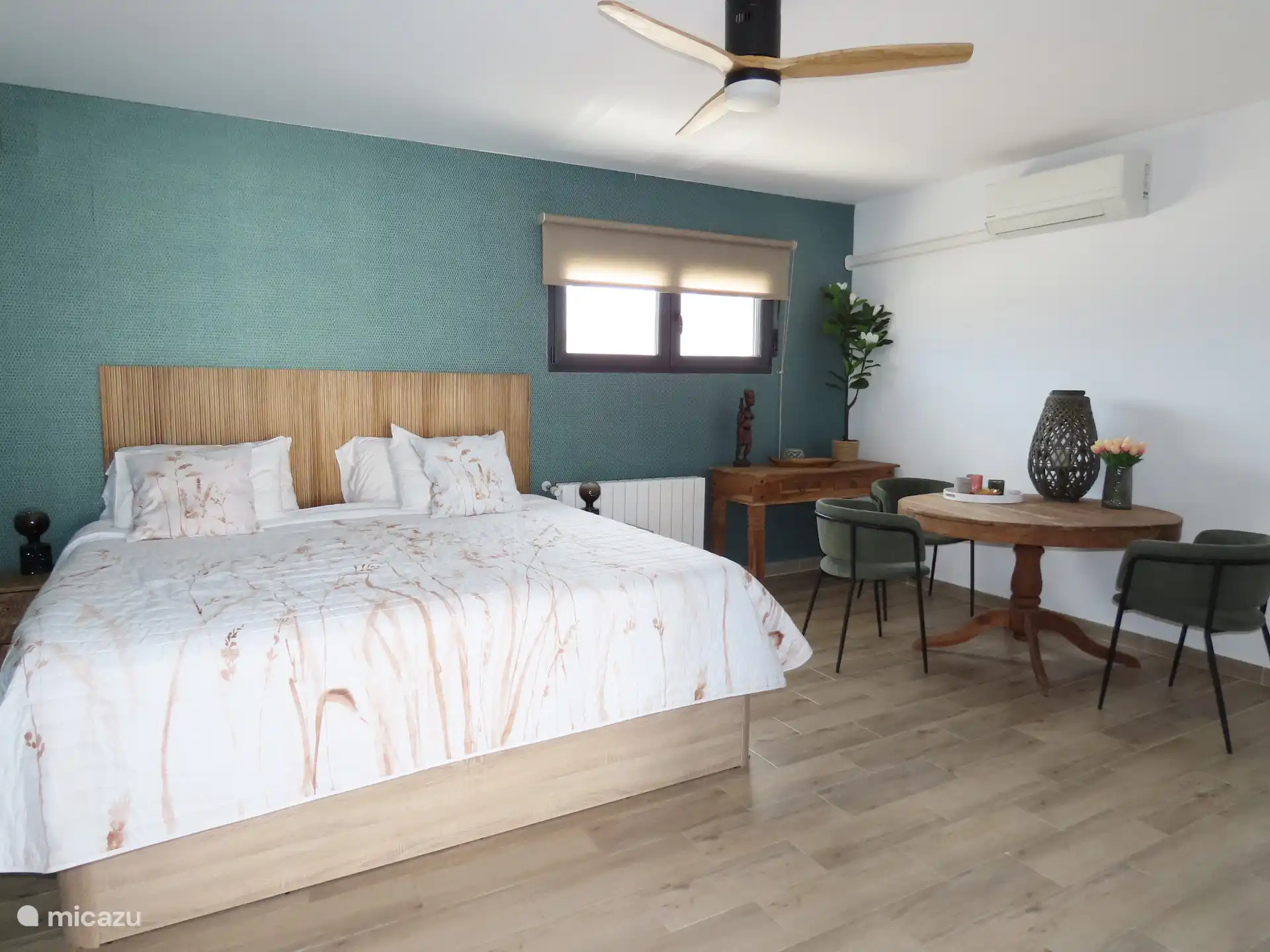 Kingsize-Bett von 2M-2M