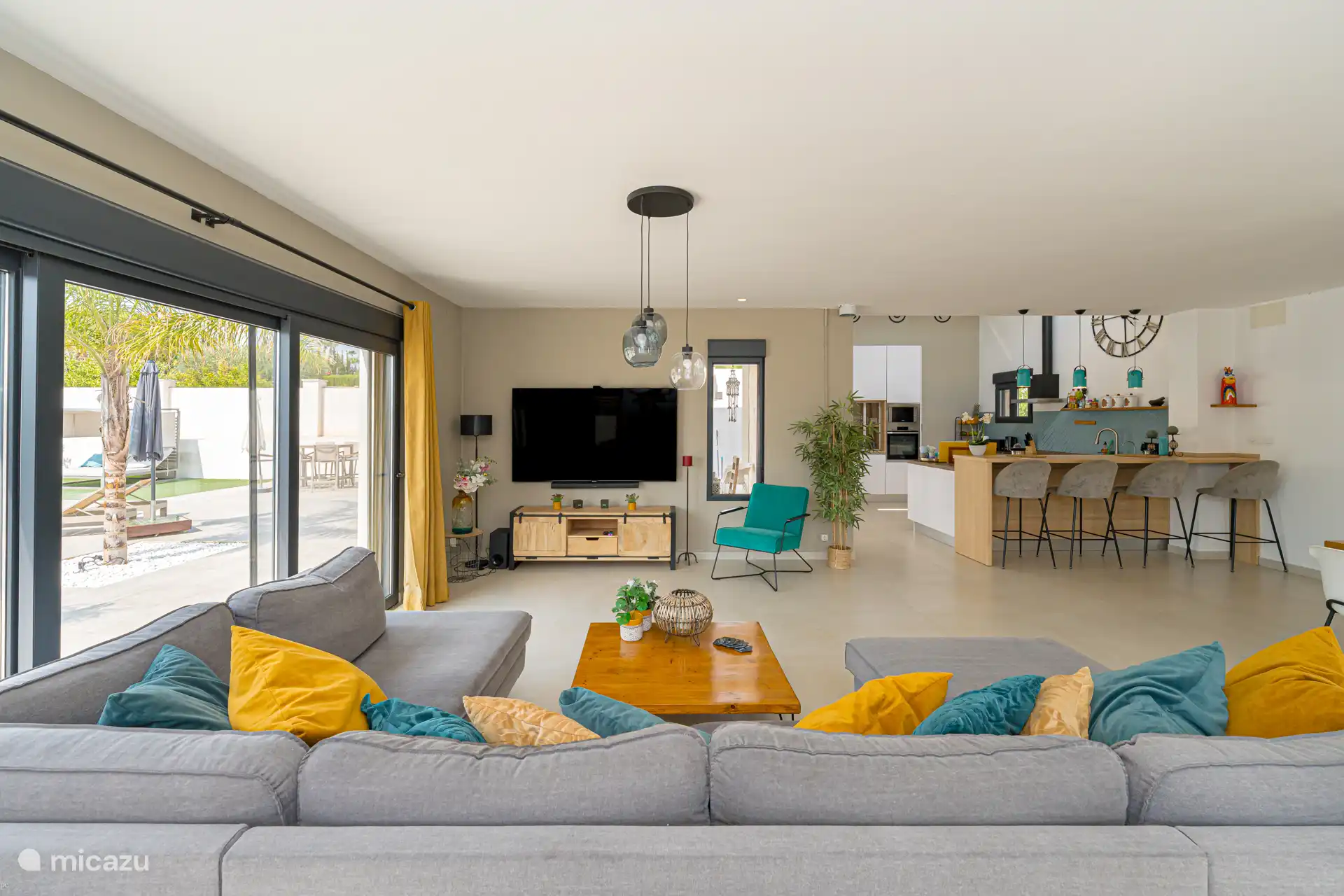 Wohnzimmer, Bar, Küche