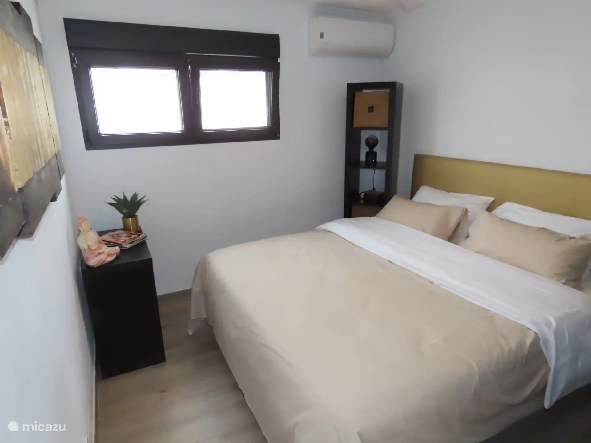 Schlafzimmer mit Doppelbett 1,60M-2,00M