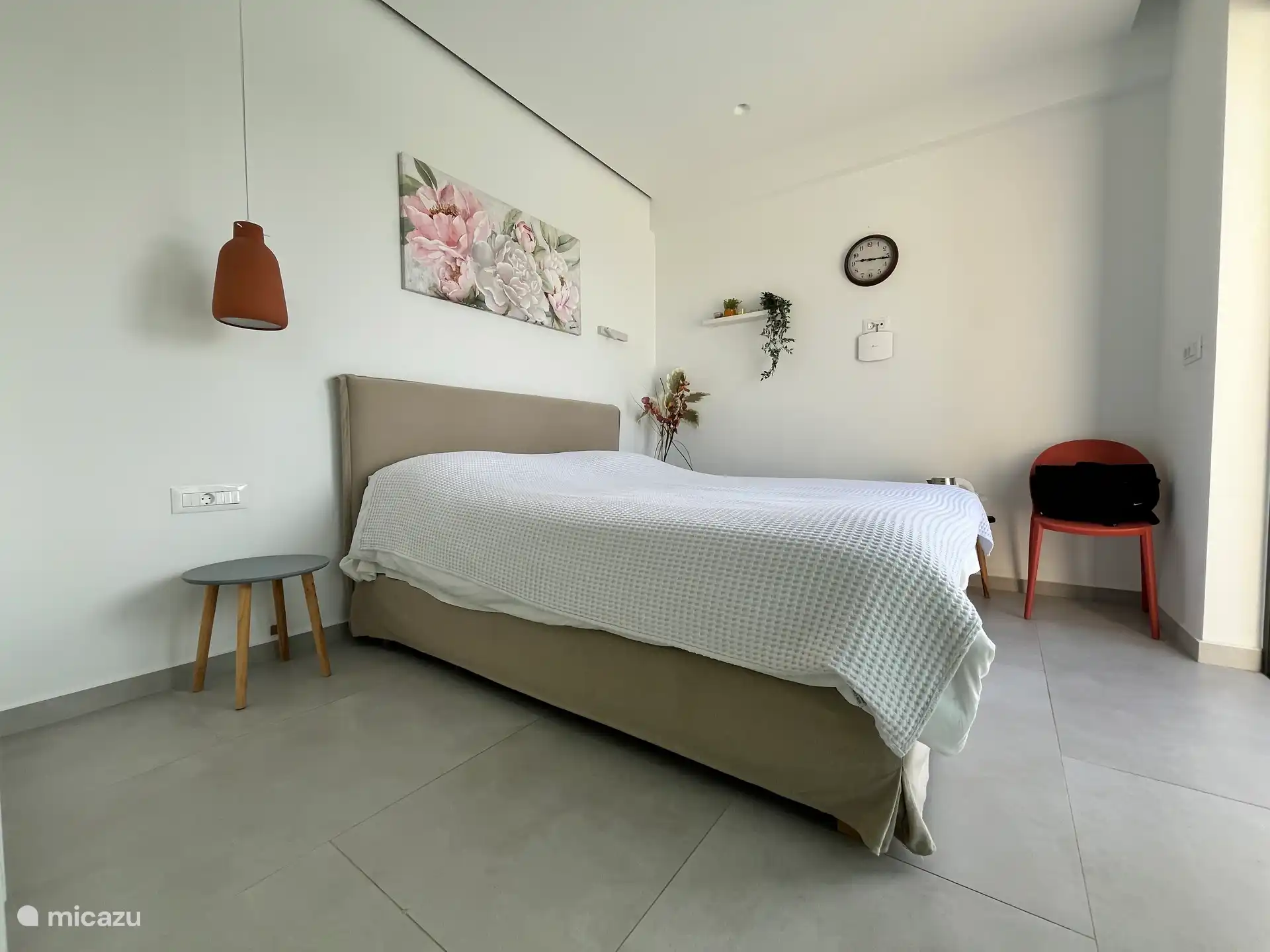 Schlafzimmer 2 ist ein geräumiges Schlafzimmer mit eigenem Bad und WC