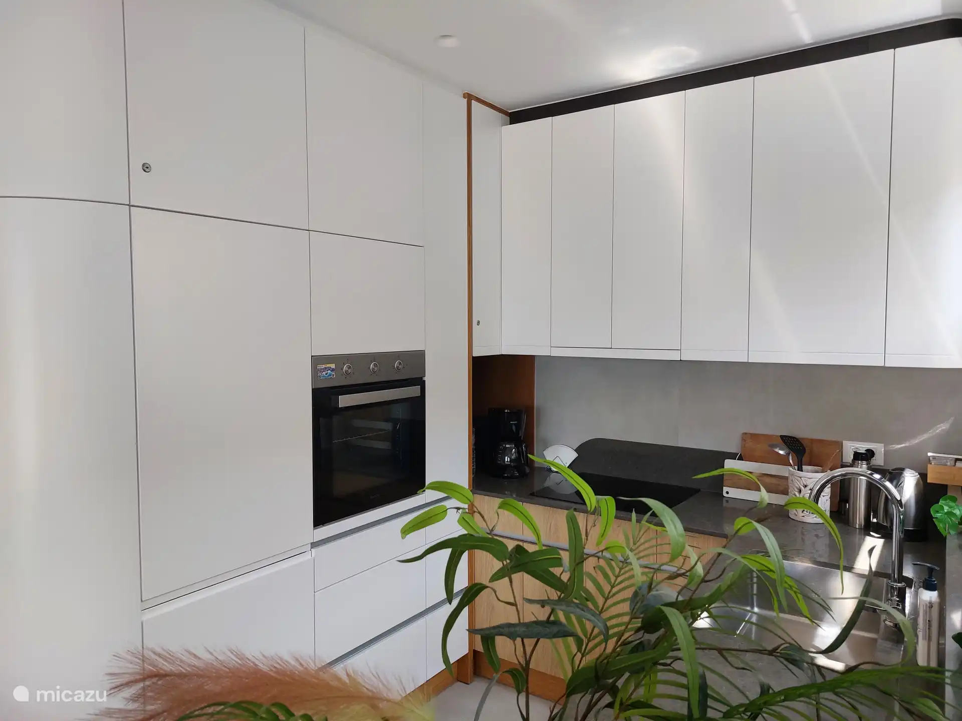 Die Küche ist komplett ausgestattet