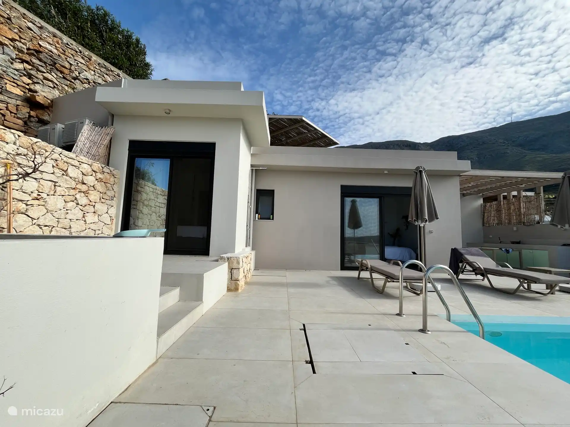 Schlafzimmer 2 auf der rechten Seite und Schlafzimmer 3 auf der linken Seite: beide mit eigenem Bad und WC