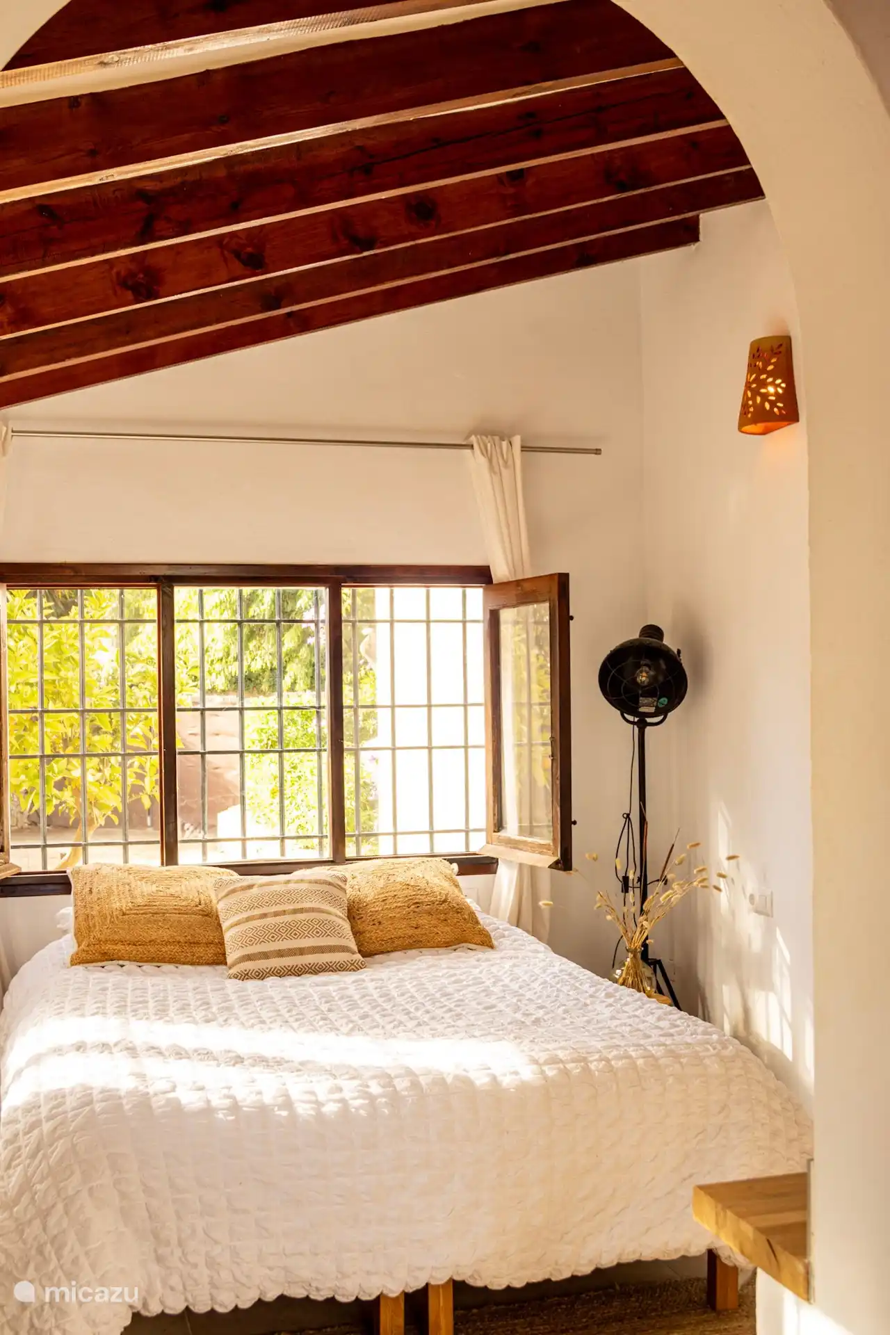 The apartment (4th bedroom) has its own entrance and unobstructed view of the garden.