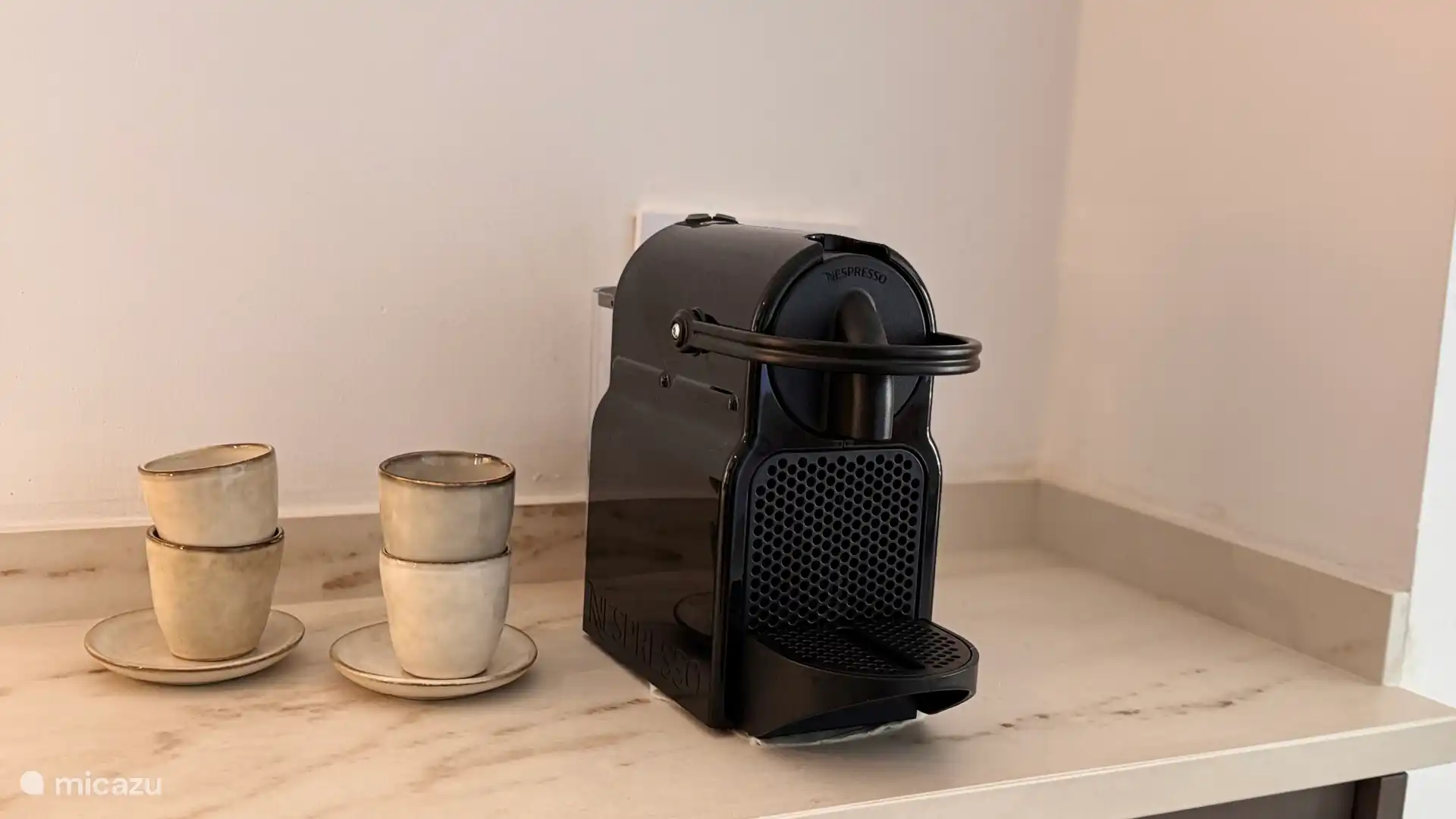 Commencez votre journée avec une délicieuse tasse de café. 