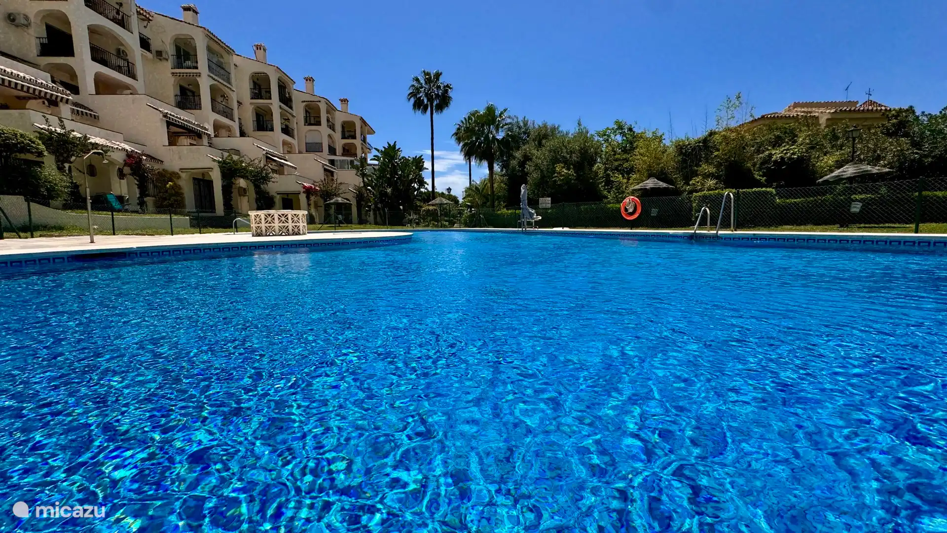 Éclaboussez directement dans la piscine depuis votre terrasse !