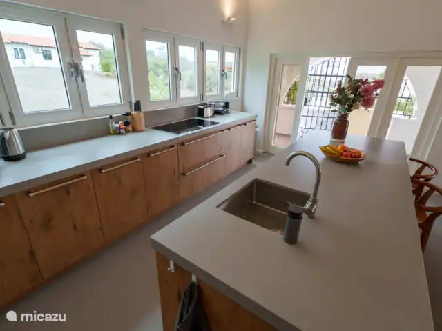 Villa Seru Jan Thiel | Curaçao, Banda Ariba (est), Jan Thiel - villa Cuisine entièrement équipée avec réfrigérateur américain.