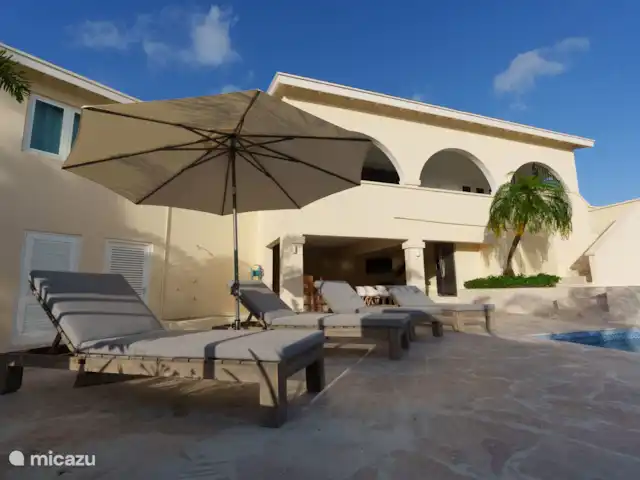 Villa Seru Jan Thiel | Curaçao, Banda Ariba (est), Jan Thiel - villa Terrasse avec transats