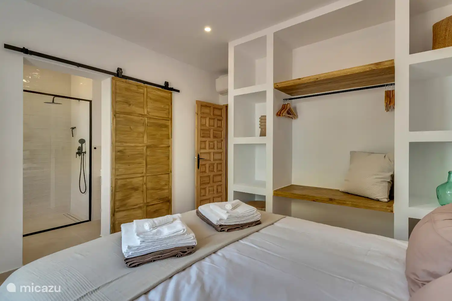 Bedroom at the back of casa