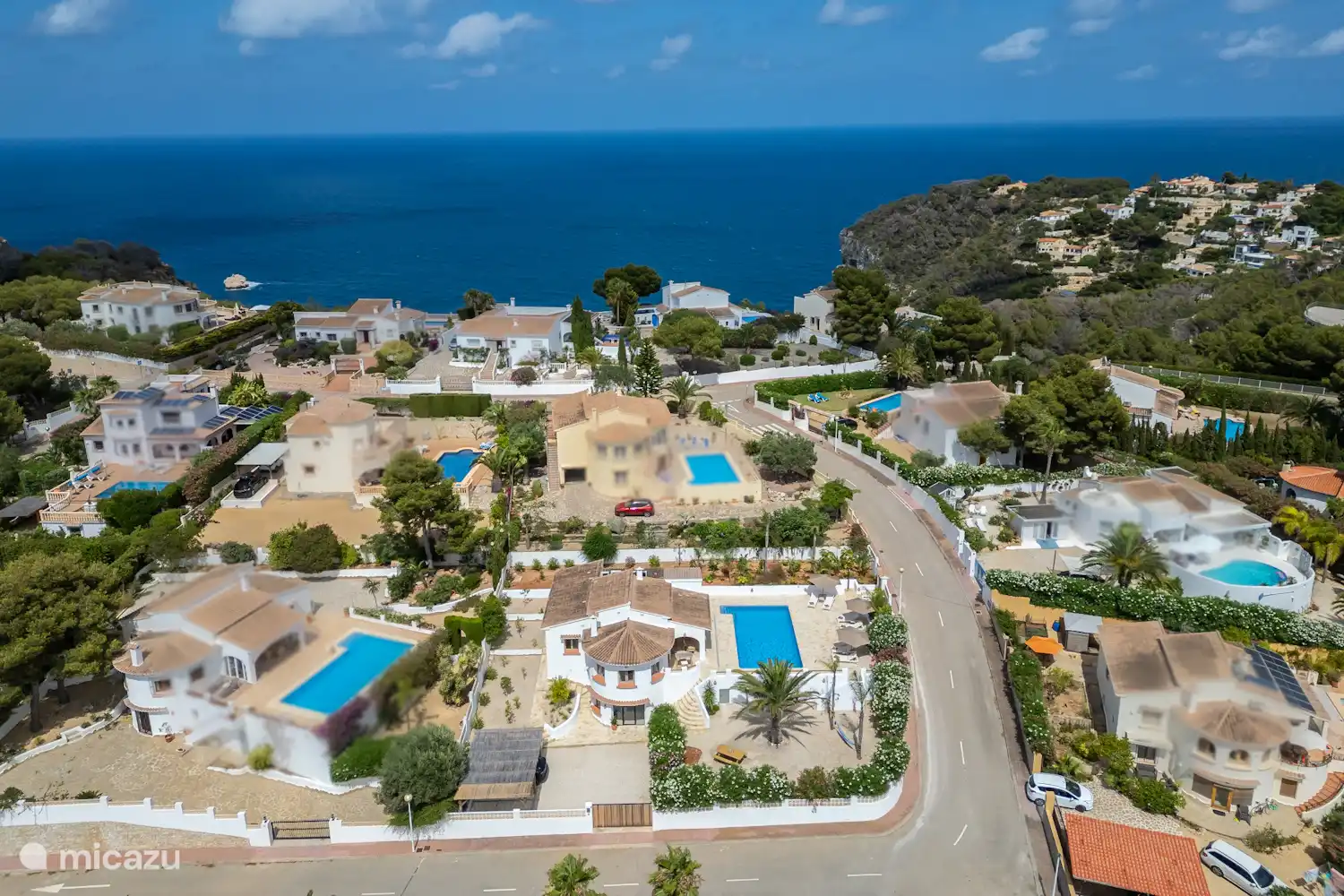 Sea at the rear (house is above sea level)