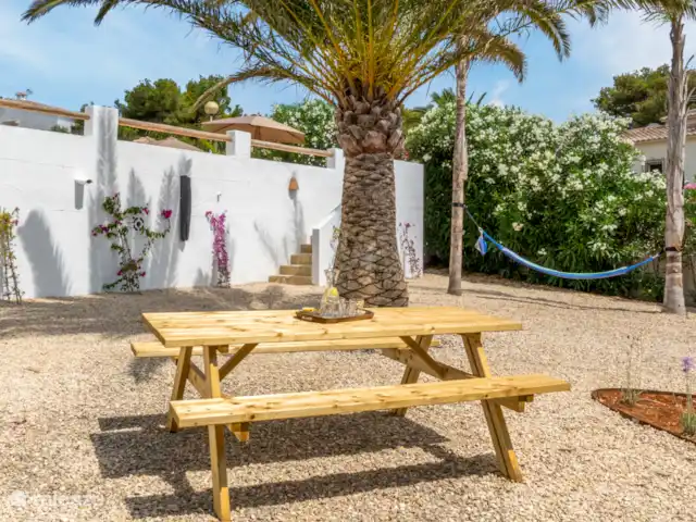 Casa Monte Zen en España, Costa Blanca, Jávea - villa Mesa de picnic y hamaca en la planta baja del jardín