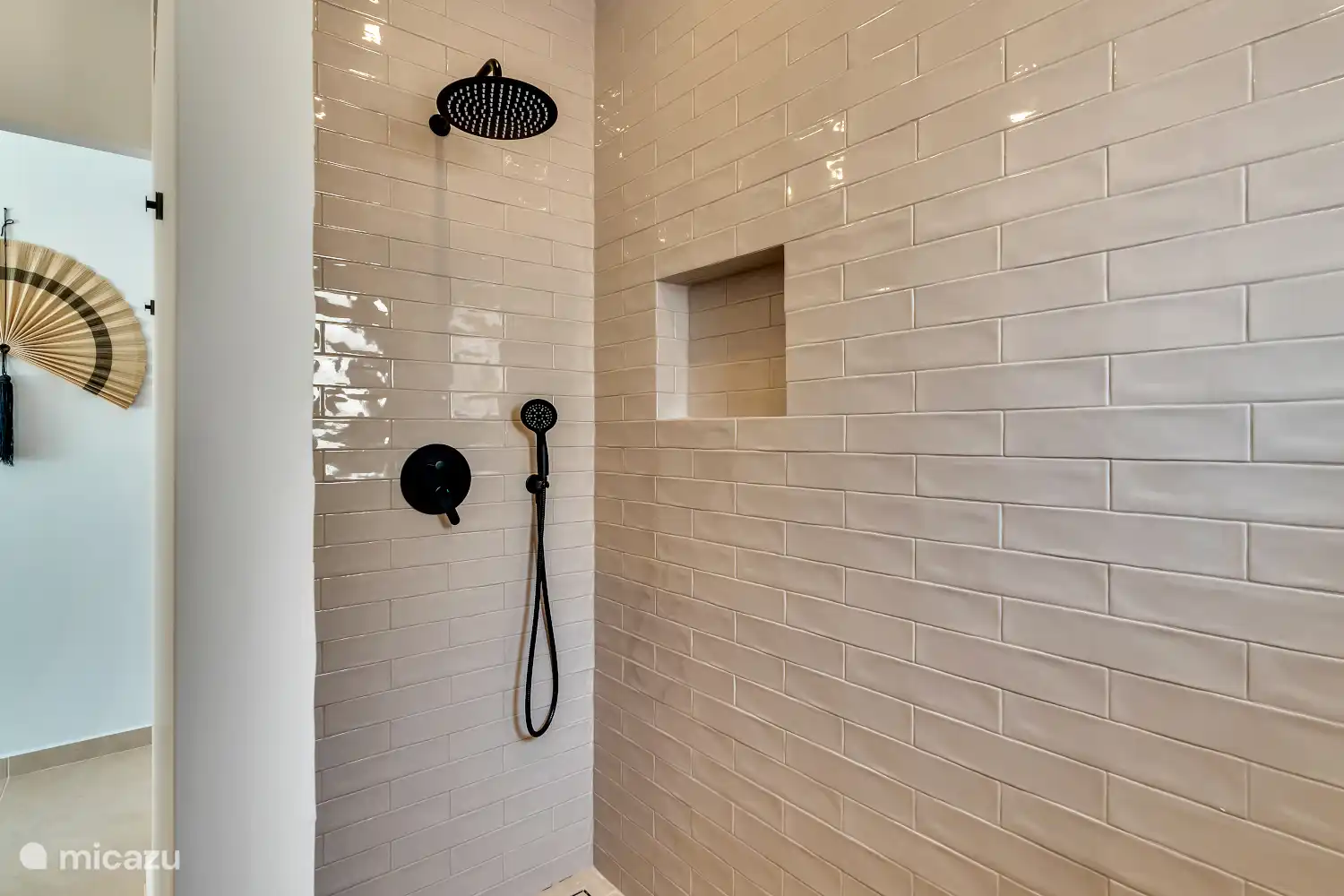 Shower master bedroom
