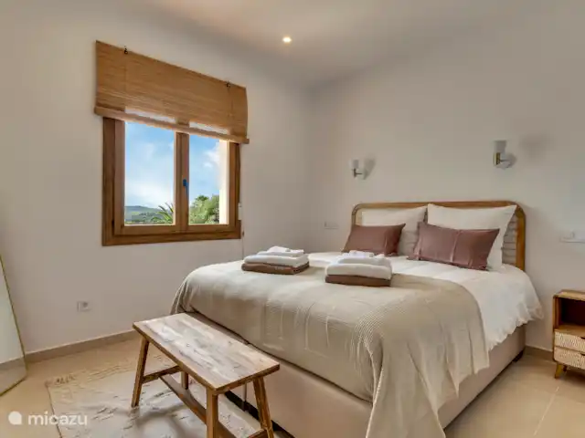 Casa Monte Zen en España, Costa Blanca, Jávea - villa Dormitorio frente a la casa